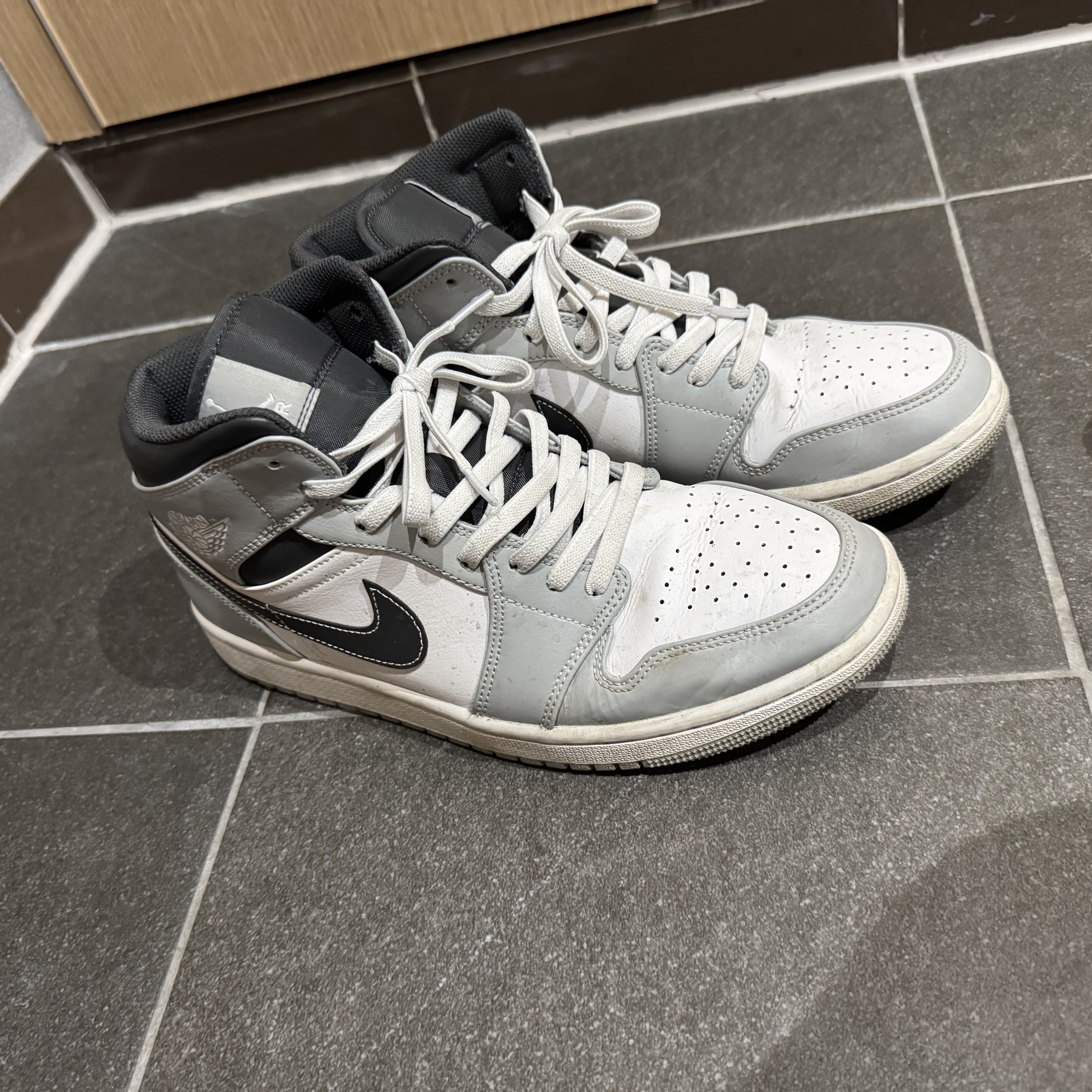 Jordan 1 Mid Light Smoke Grey Anthracite 착용 스타일