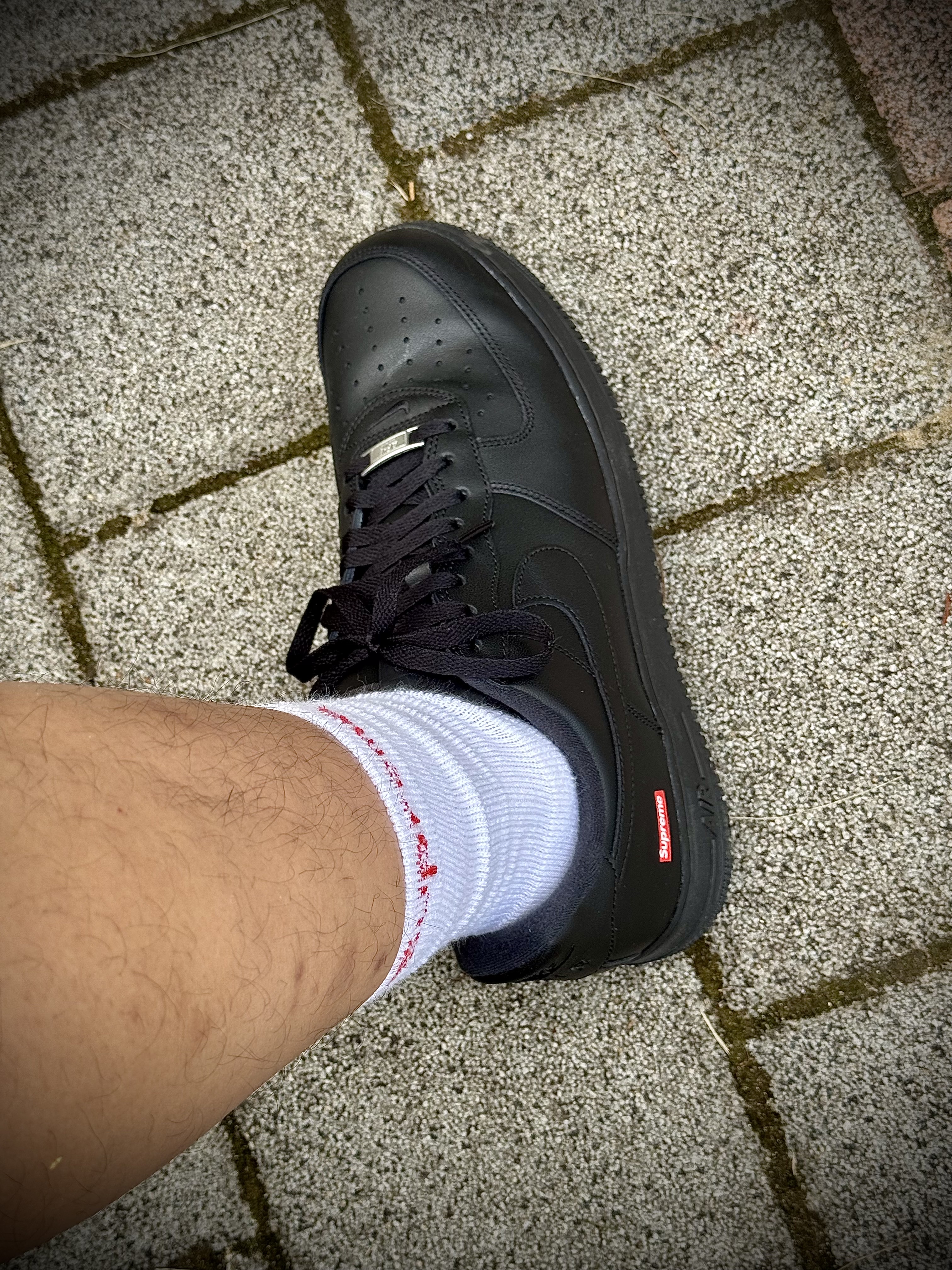 Nike x Supreme Air Force 1 Low Black 착용 스타일