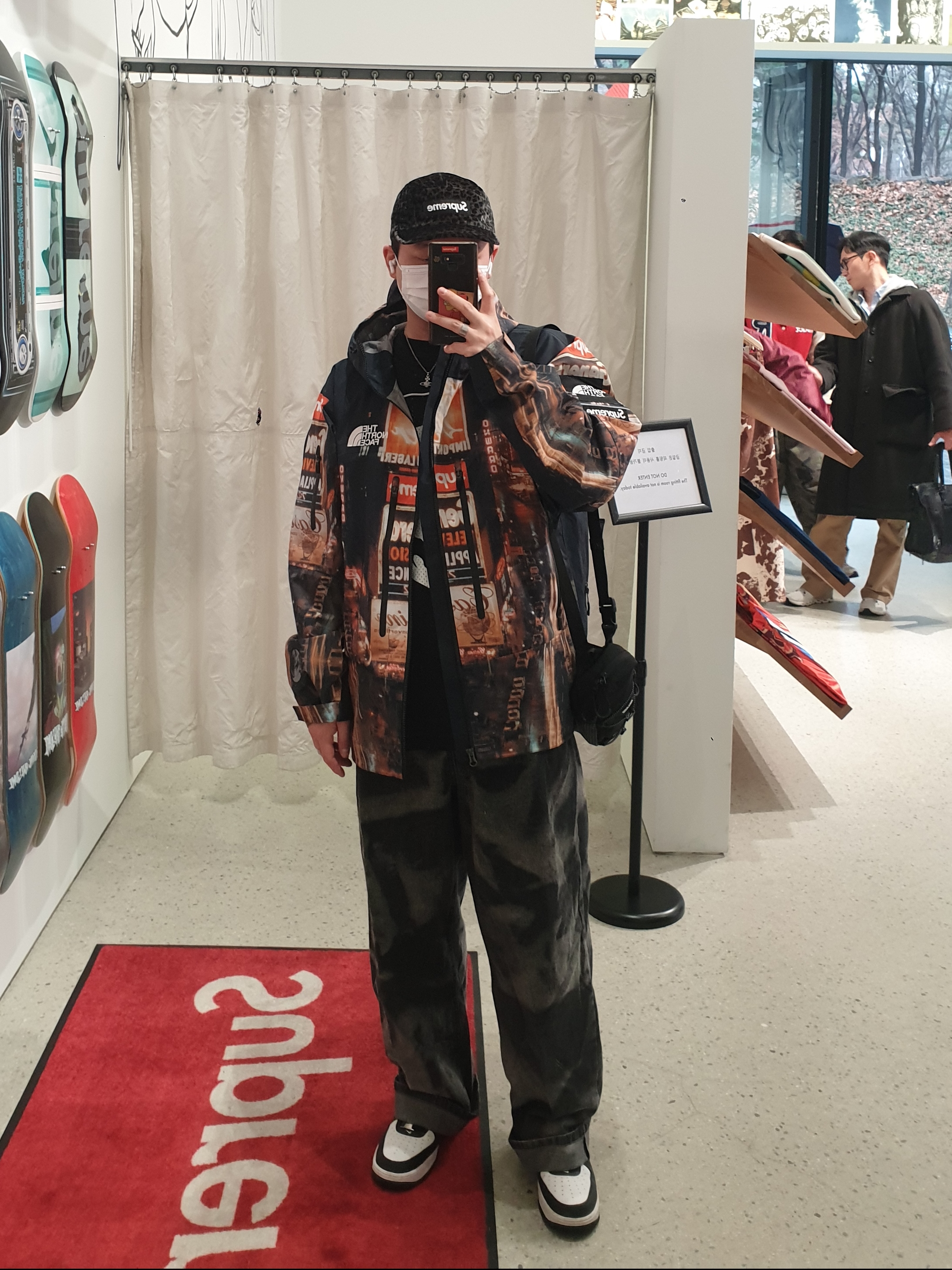 Supreme x The North Face Taped Seam Shell Jacket Times Square - 22FW, Nike Air Force 1 '07 Black White 착용 스타일