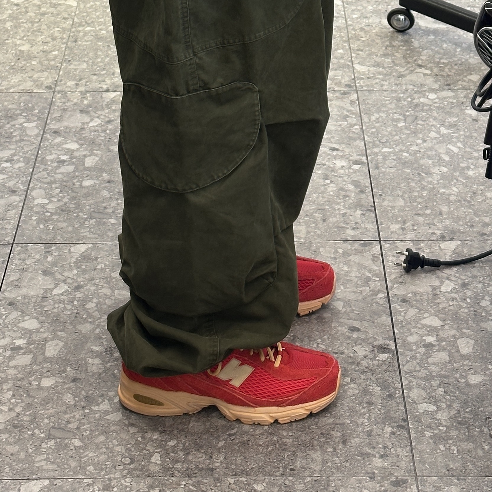 New Balance 509 Deep Red 착용 스타일 - 2