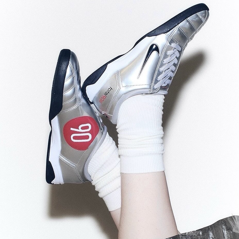 Nike Total 90 III SP Metallic Silver and Black 착용 스타일 - 1