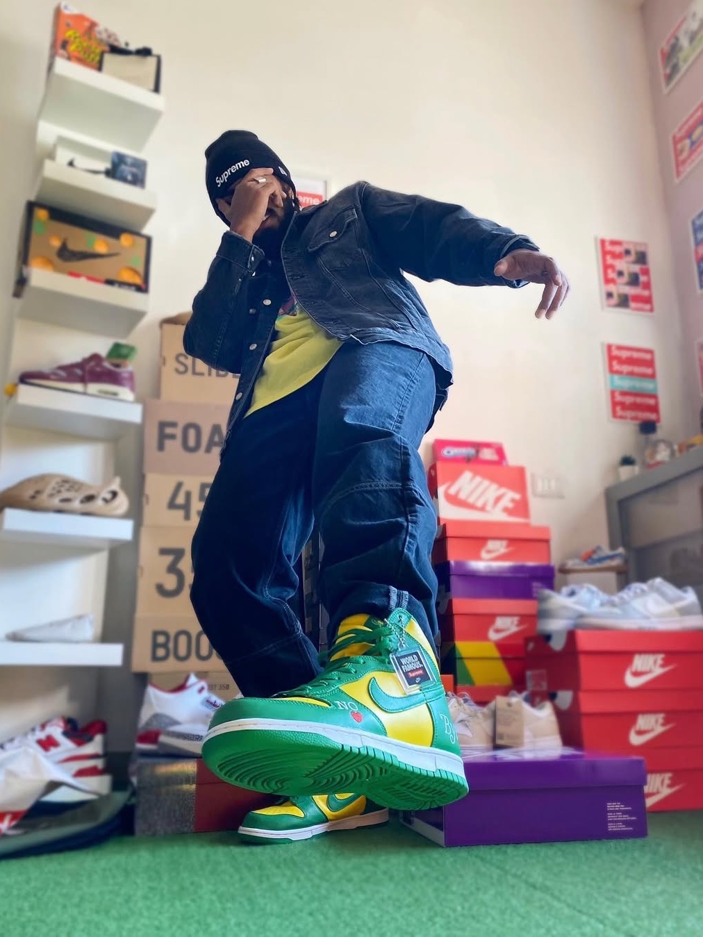 Nike x Supreme SB Dunk High OG QS By Any Means Varsity Maize Pine Green 착용 스타일 - 2