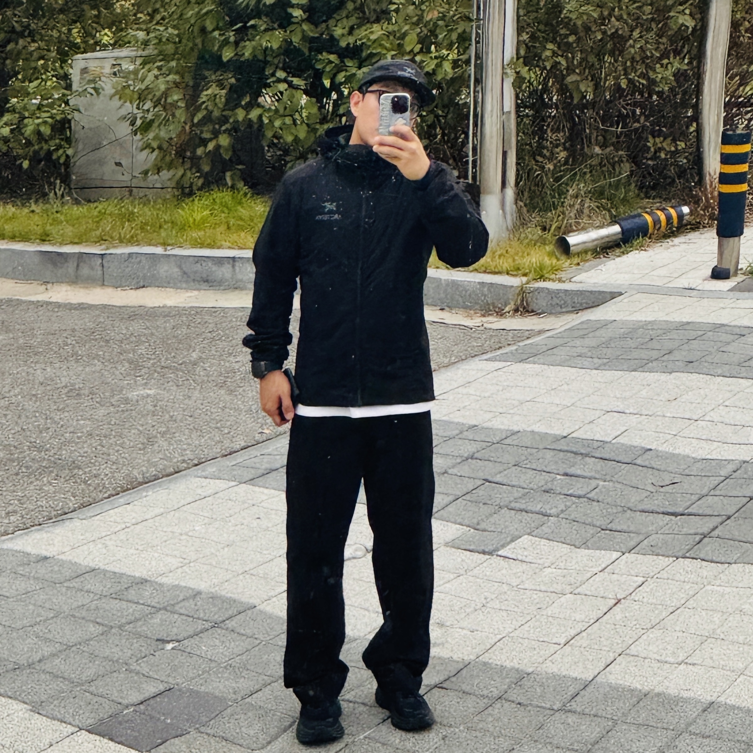 Arc'teryx Atom Hoody Black, Arc'teryx Gore 5 Panel Cap Black 착용 스타일