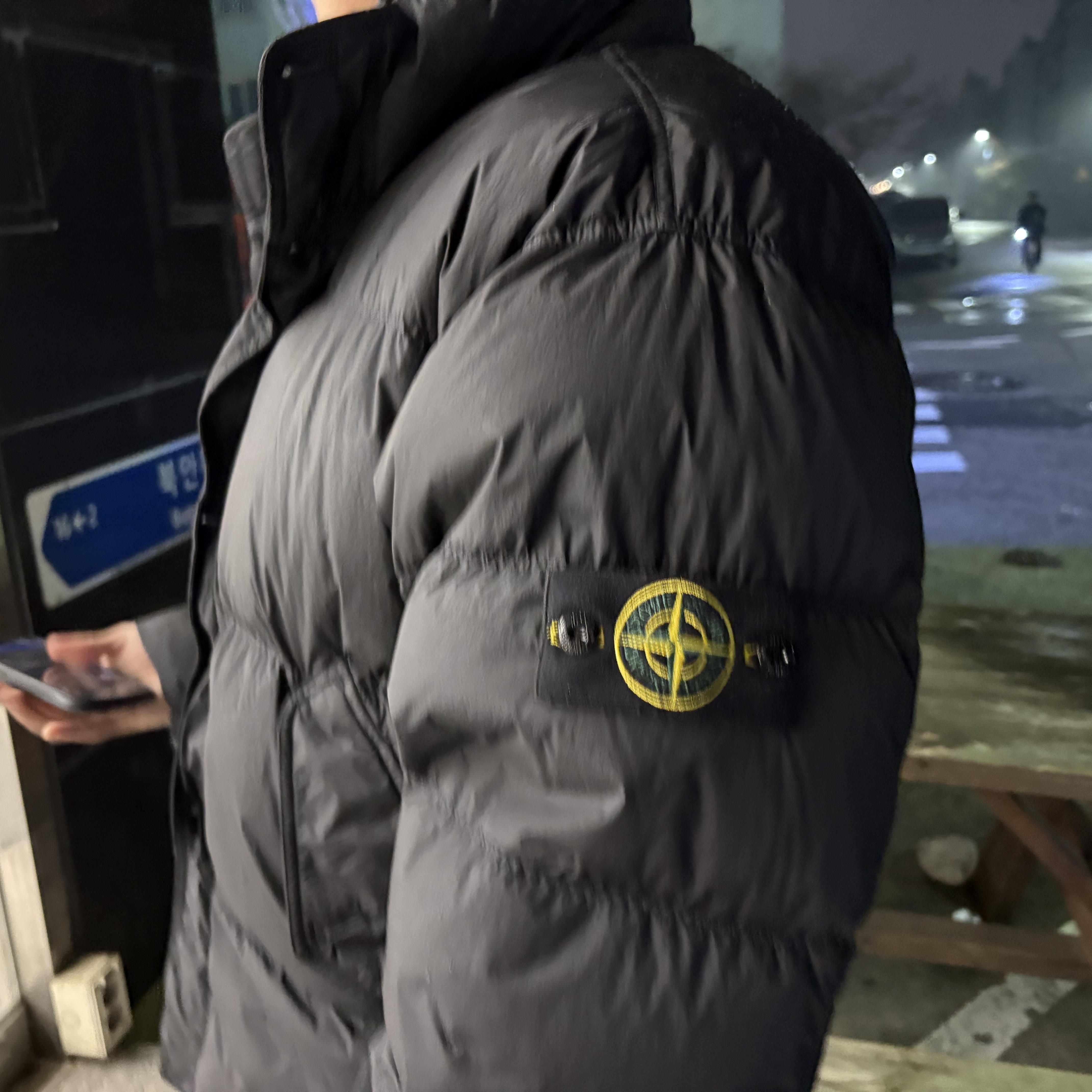 Stone Island 40123 Garment Dyed Crinkle Reps R-NY Down Jacket Black - 24FW 착용 스타일