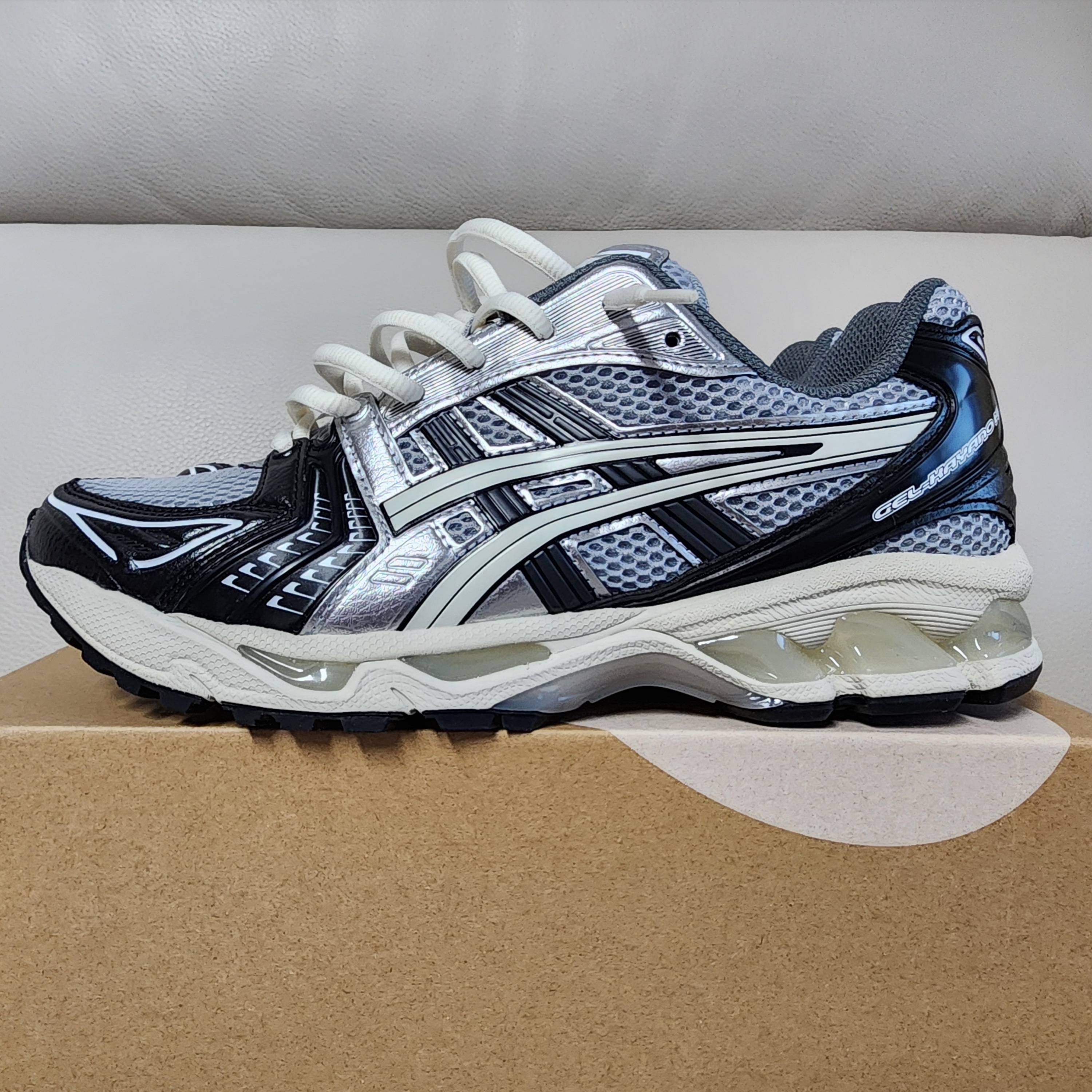 Asics Gel-Kayano 14 Black Glacier Grey 착용 스타일