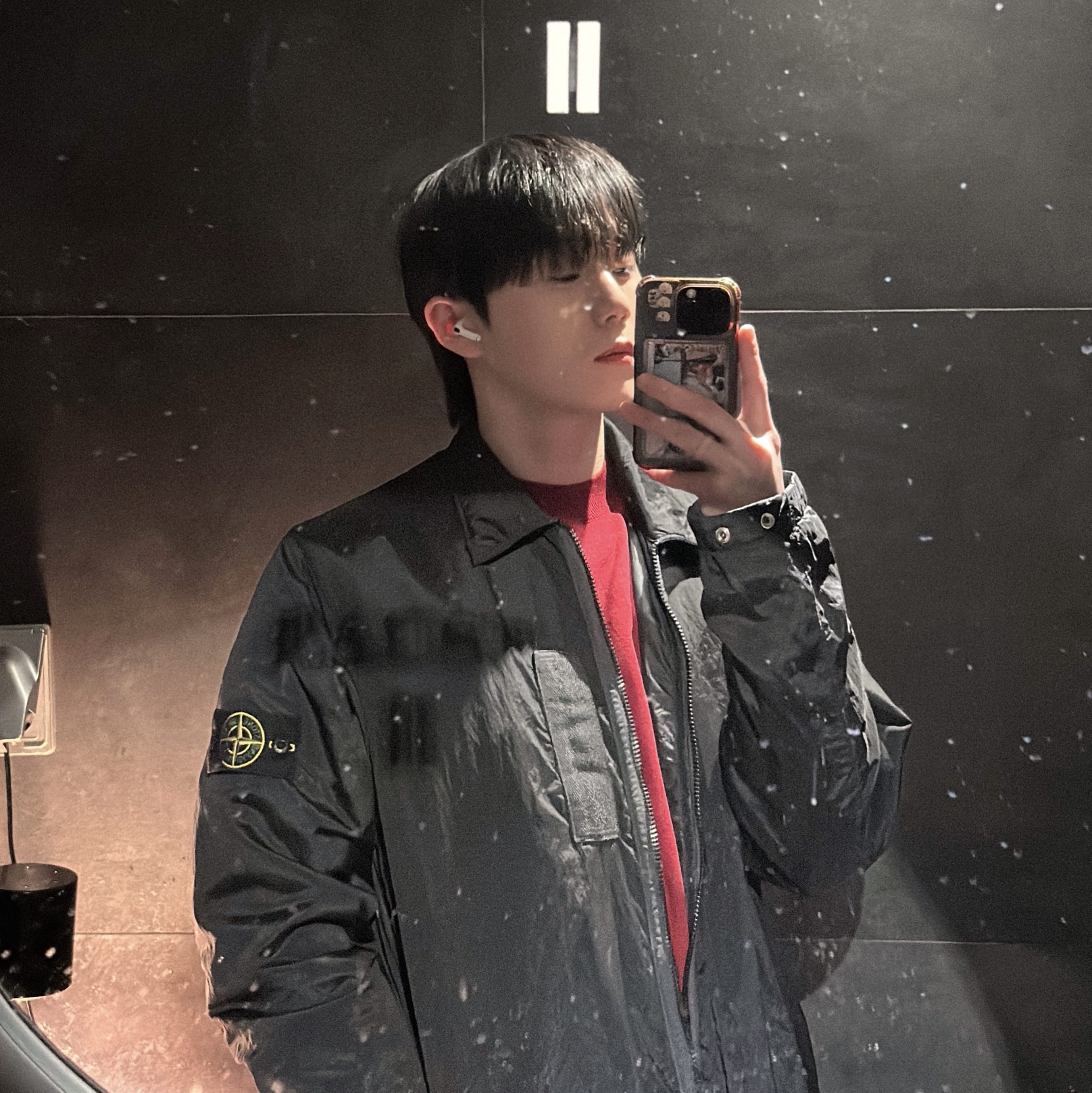 Stone Island Q0519 Nylon Metal Econyl Regenerated Nylon Primaloft Jacket Black - 22FW 착용 스타일