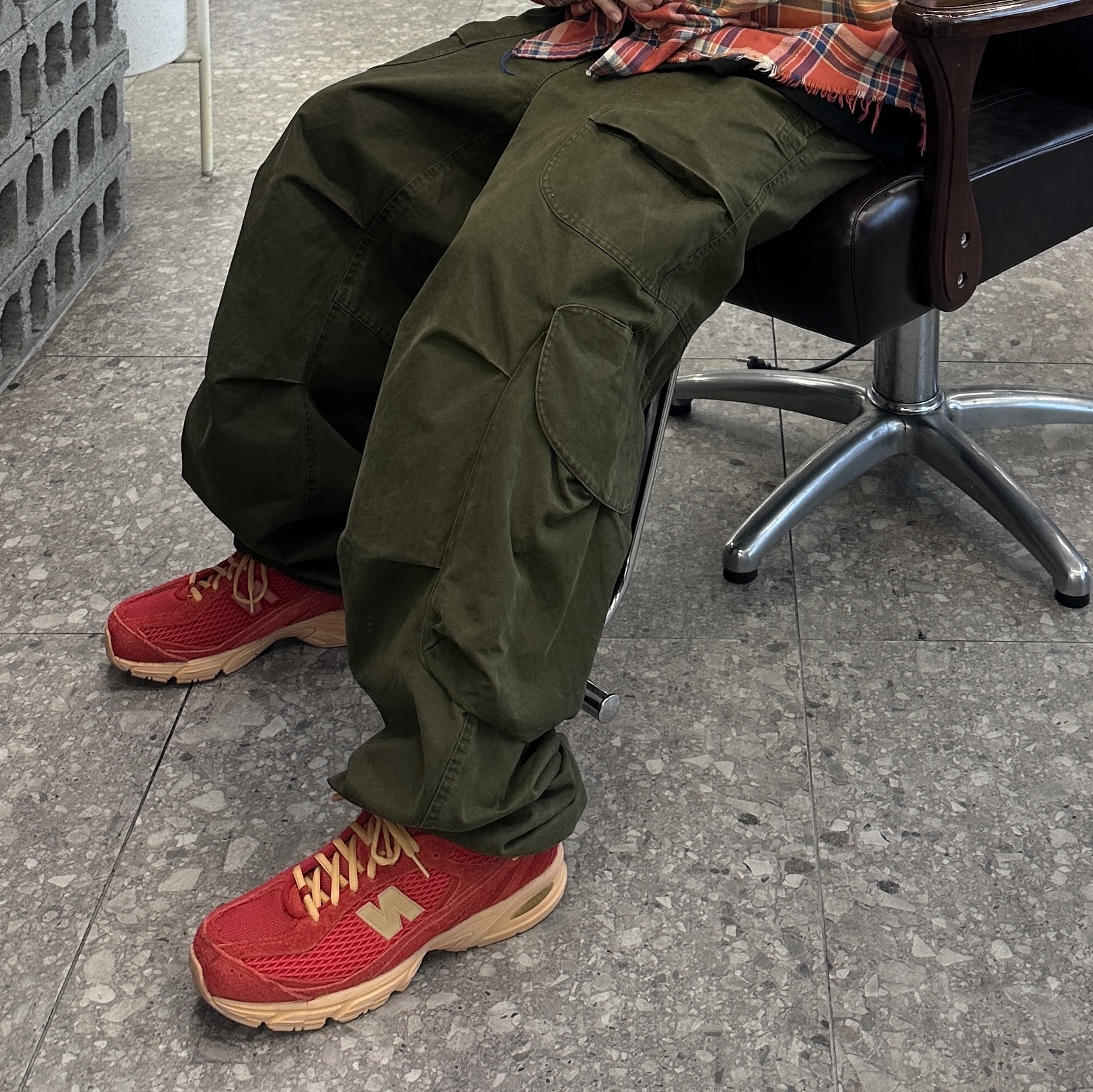 New Balance 509 Deep Red 착용 스타일 - 1