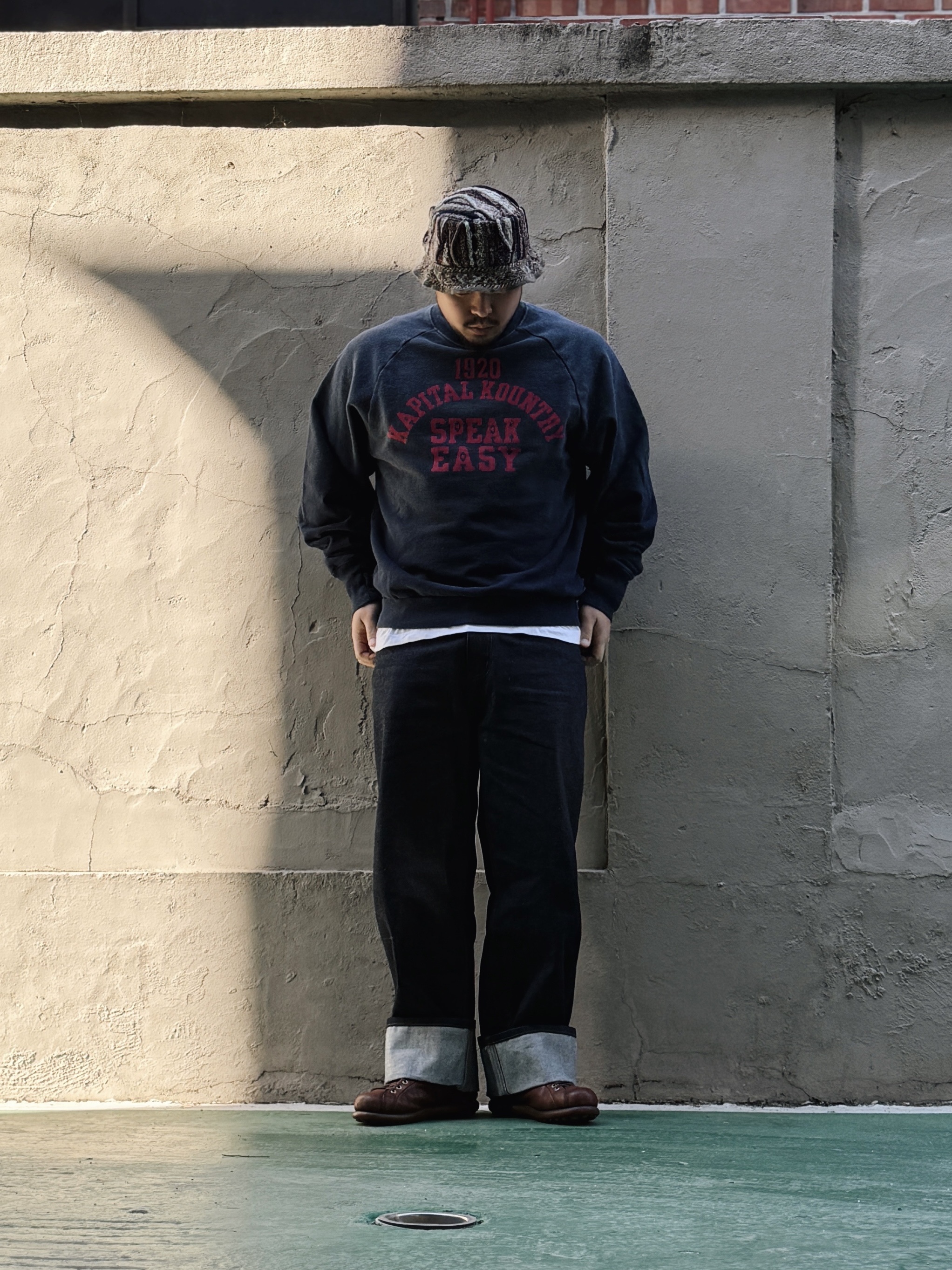 Kapital Raglan Crewneck Fleece Sweatshirt Speakeasy College Pt Navy, Kapital 7G Knit Gaudy Bucket Hat Green Khaki 착용 스타일 - 4