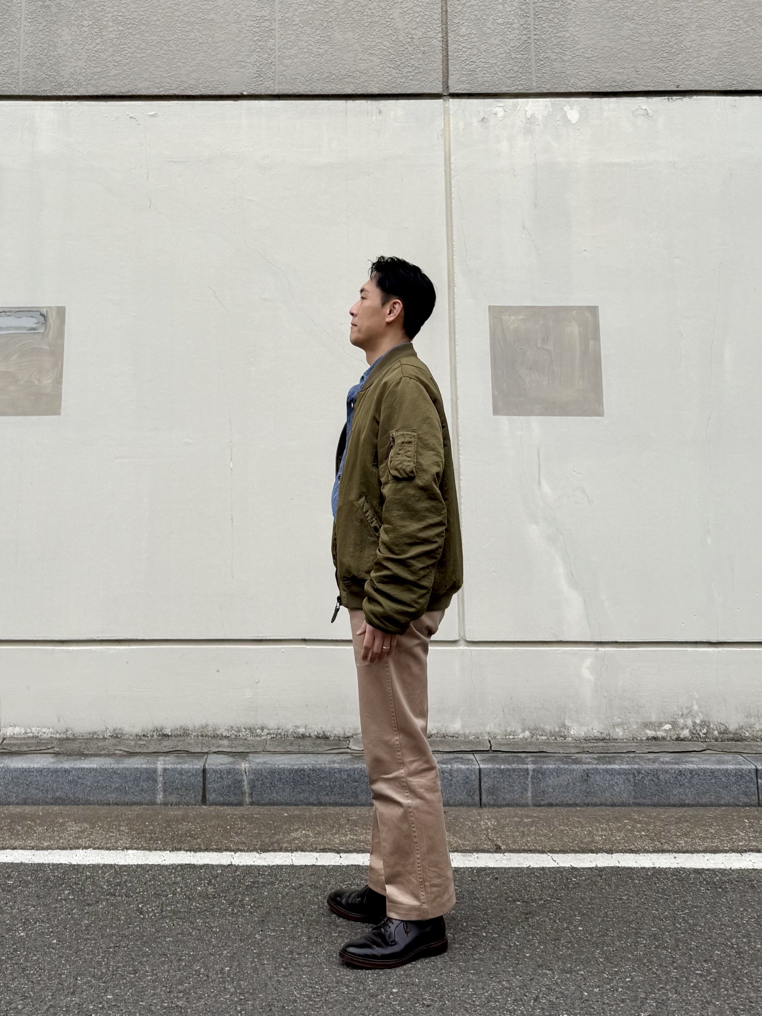 Buzz Rickson's Chambray Work Shirts Long Sleeve Blue, Buzz Rickson's Original Spec Chinos One Wash Khaki 착용 스타일 - 4
