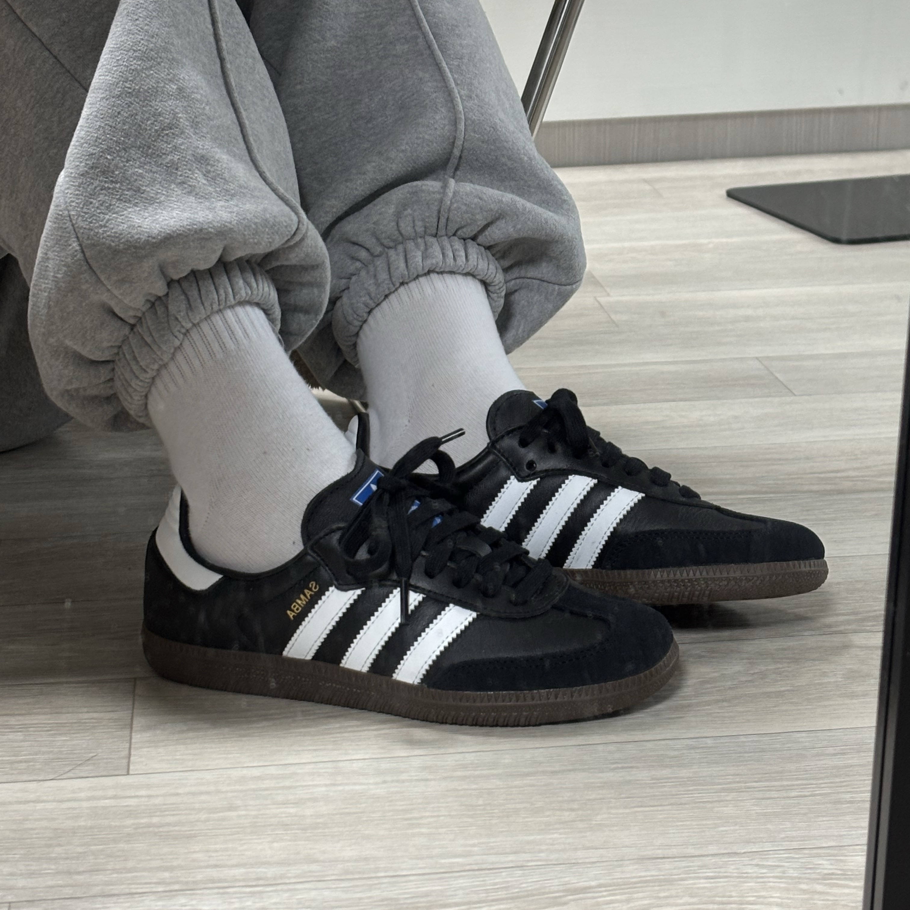 Adidas Samba OG Black White Gum 착용 스타일