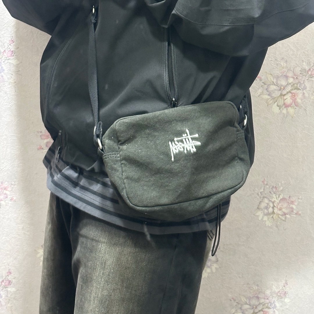 Stussy Canvas Side Pouch Washed Black 착용 스타일