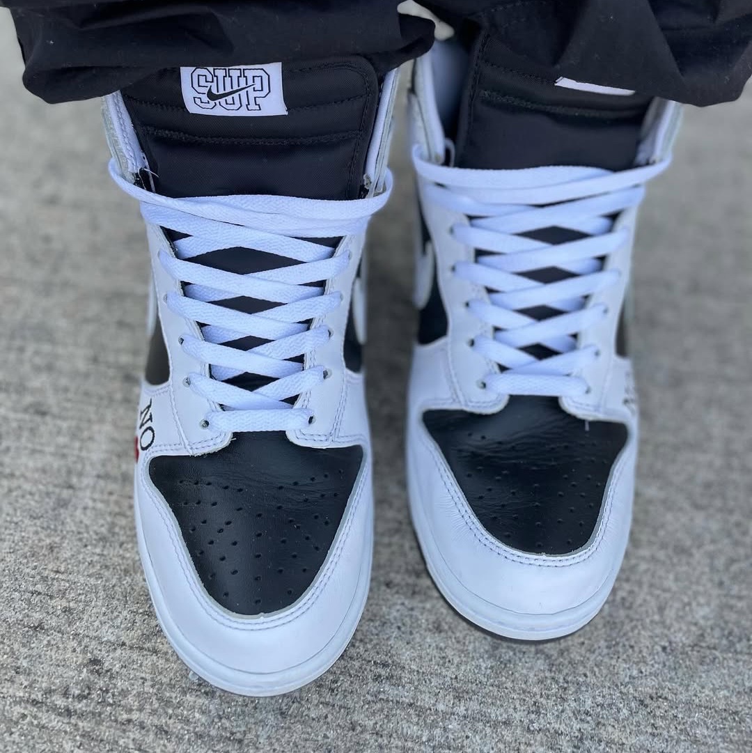 Nike x Supreme SB Dunk High OG QS By Any Means Black White 착용 스타일 - 2