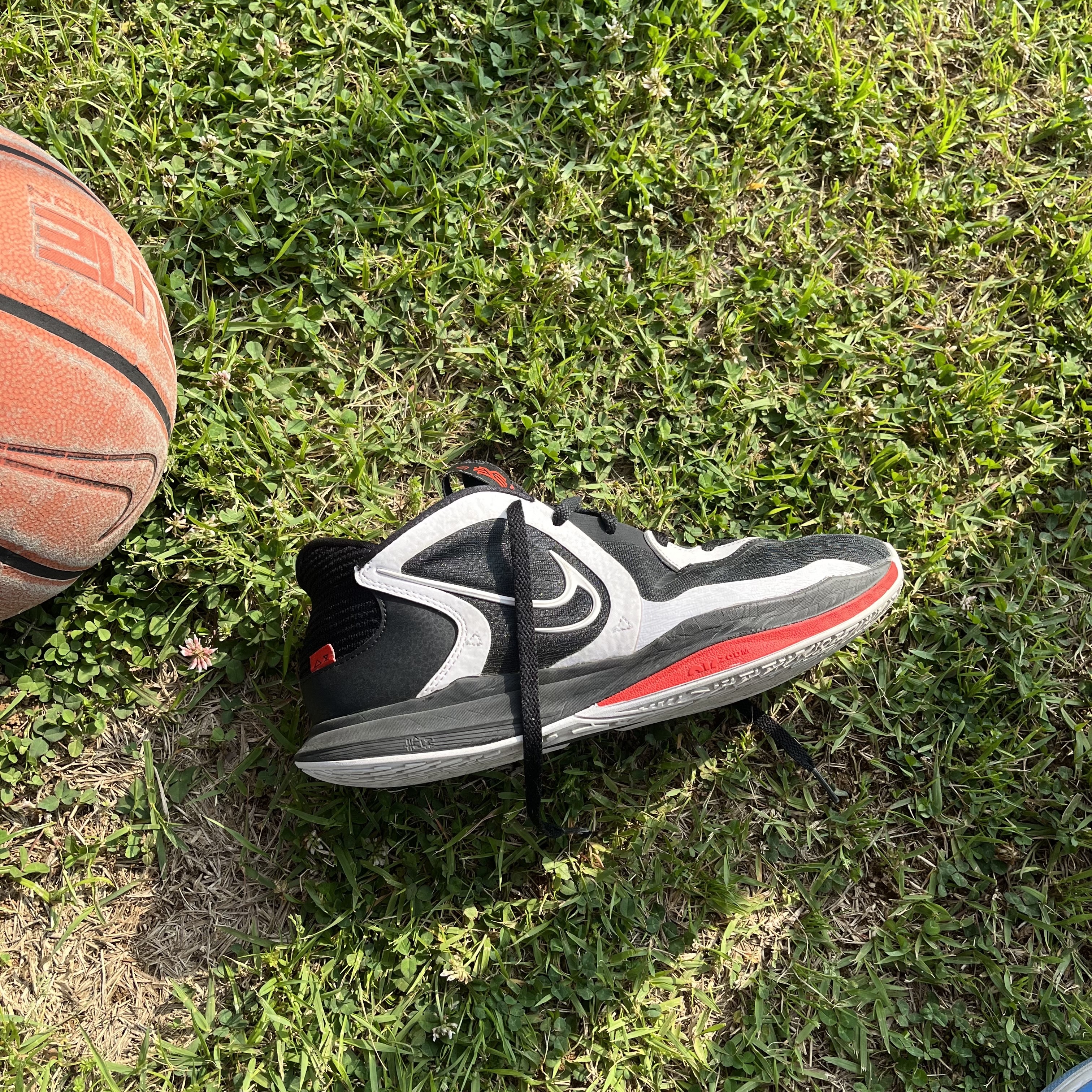 Nike Kyrie Low 5 EP Black Chile Red 착용 스타일