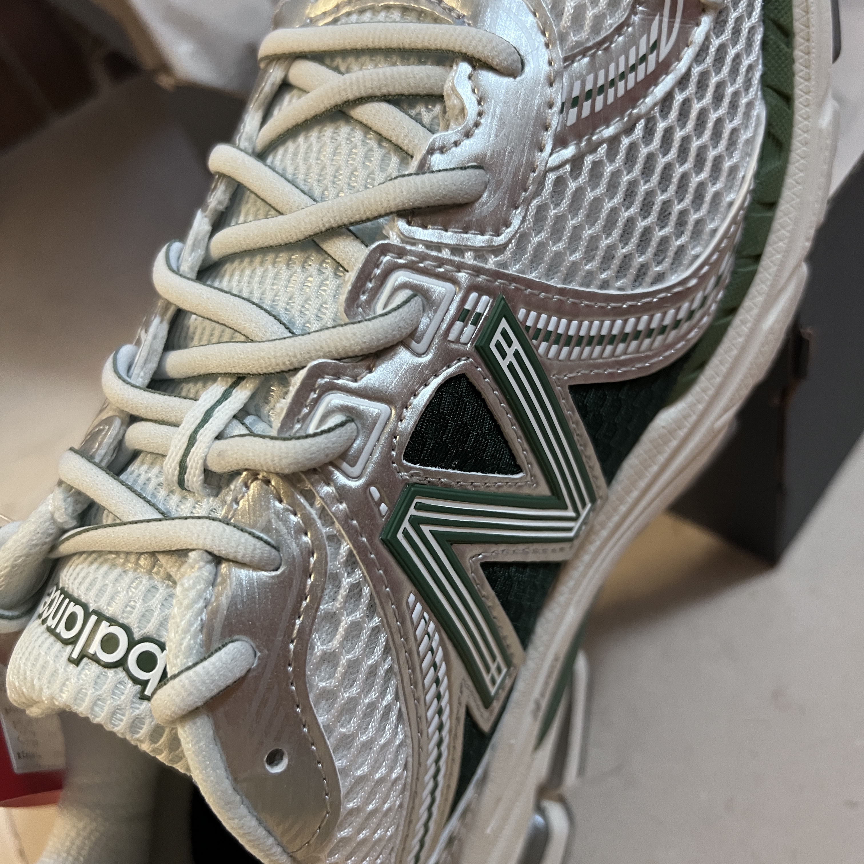 뉴발란스 860v2 말라드 그린 실버 착용 스타일
