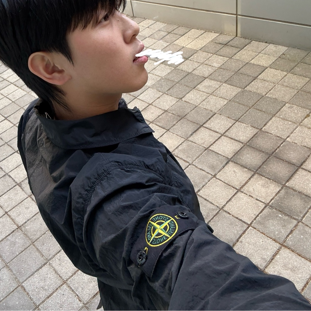 스톤 아일랜드 11819 나일론 메탈 인 에코닐 리제너레이티드 나일론 오버셔츠 블랙 - 24FW 착용 스타일 - 2