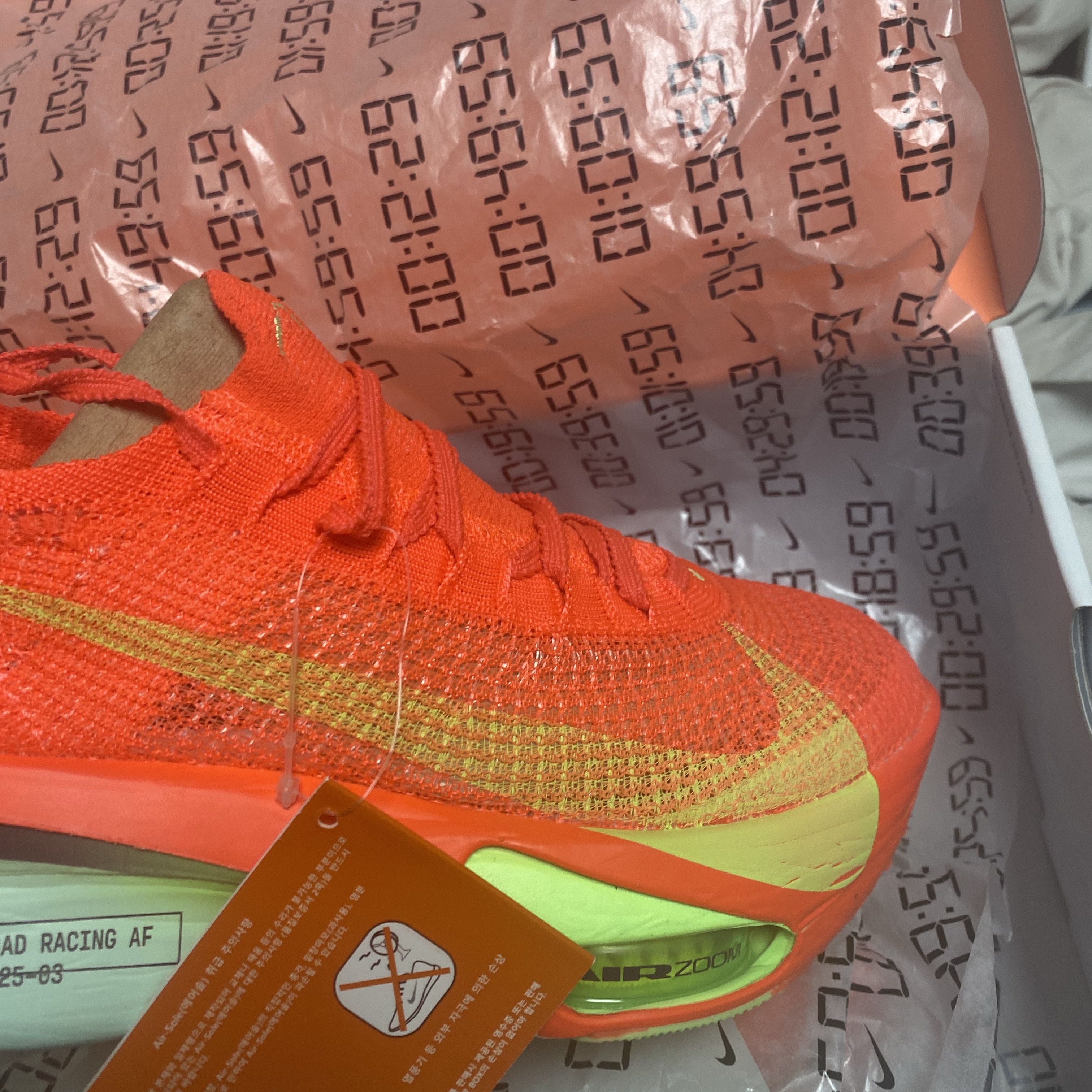 Nike Air Zoom Alphafly Next% 3 Bright Crimson Lime Blast, (W) Nike Air Zoom Alphafly Next% 3 Bright Crimson Lime Blast 착용 스타일 - 1
