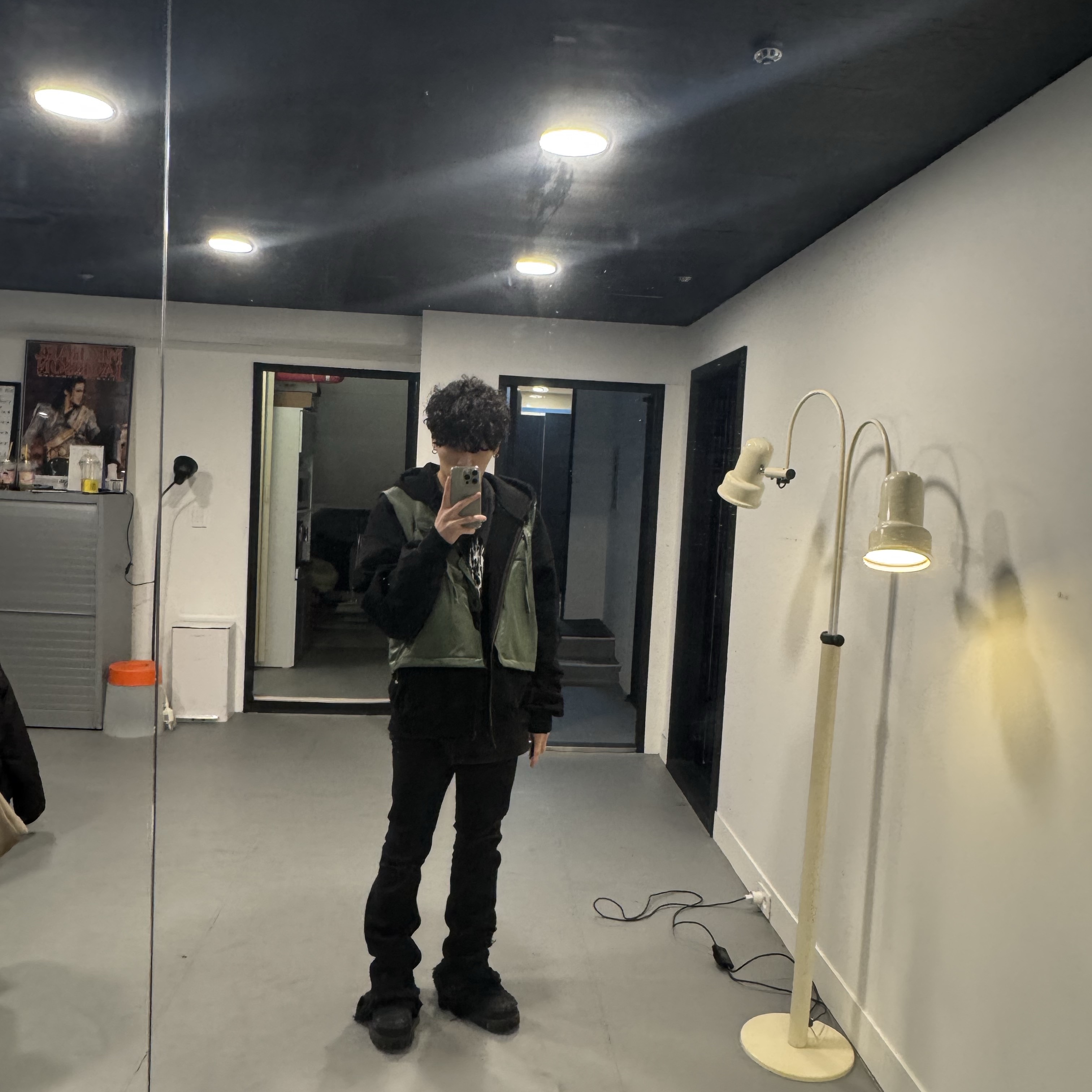 Balenciaga Combat Strike 20mm Boots Black, Project G/R Metalic Logo Long Sleeve T-Shirts Black 착용 스타일