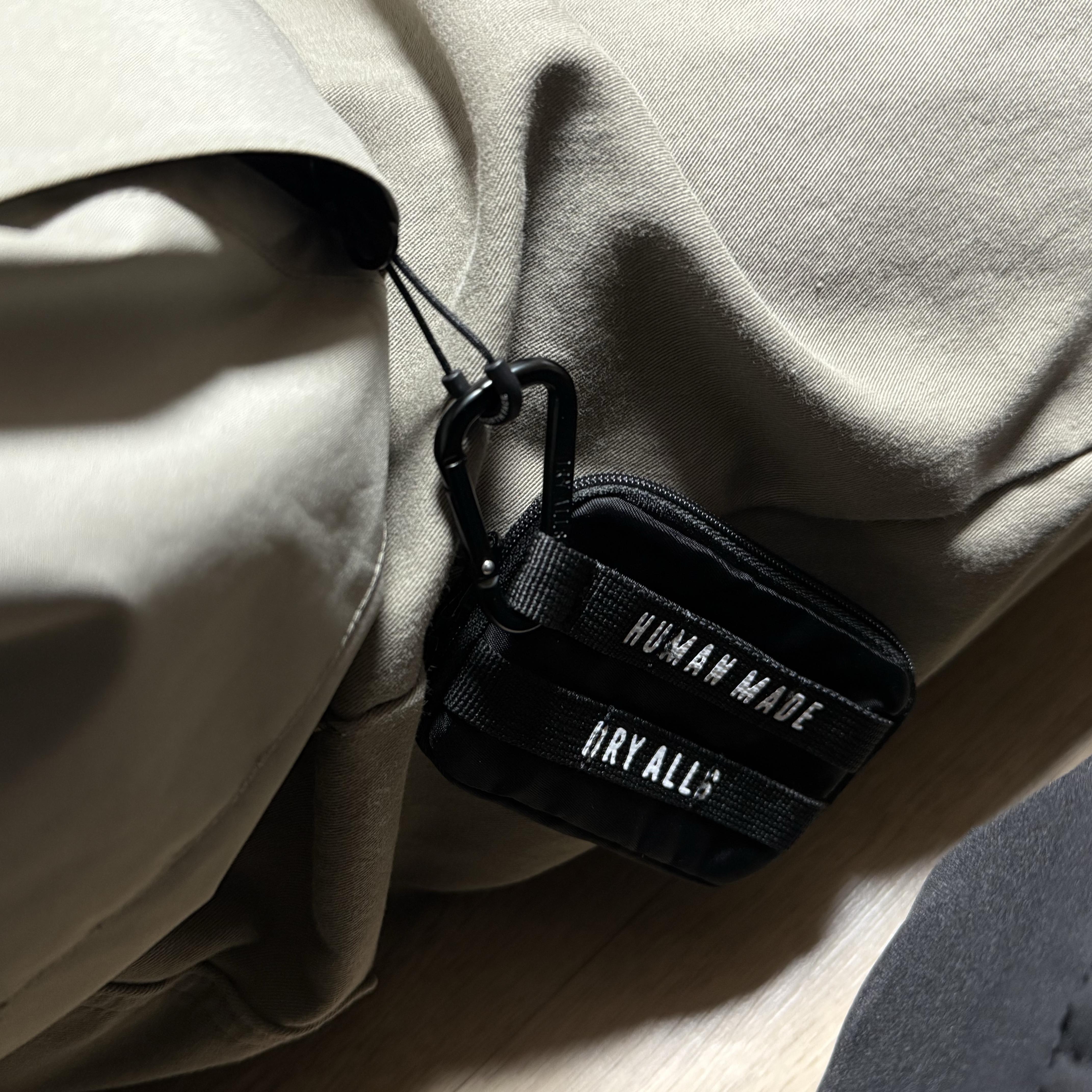 Human Made Military Card Case Black 착용 스타일 - 2