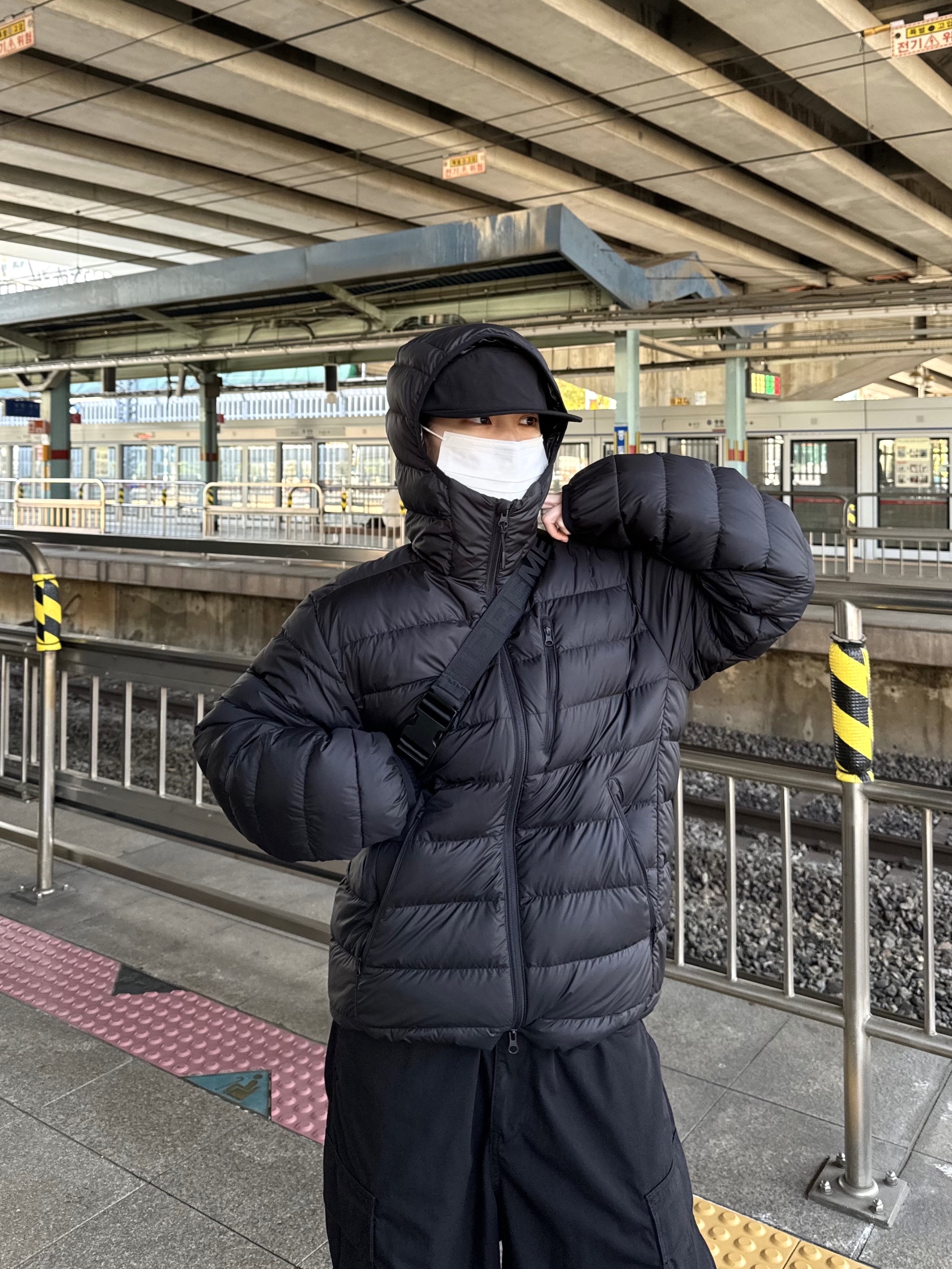 Musinsa Standard City Leisure Hooded Light Down Jacket Black, Salomon ACS Pro ADV Triple Black 착용 스타일 - 1