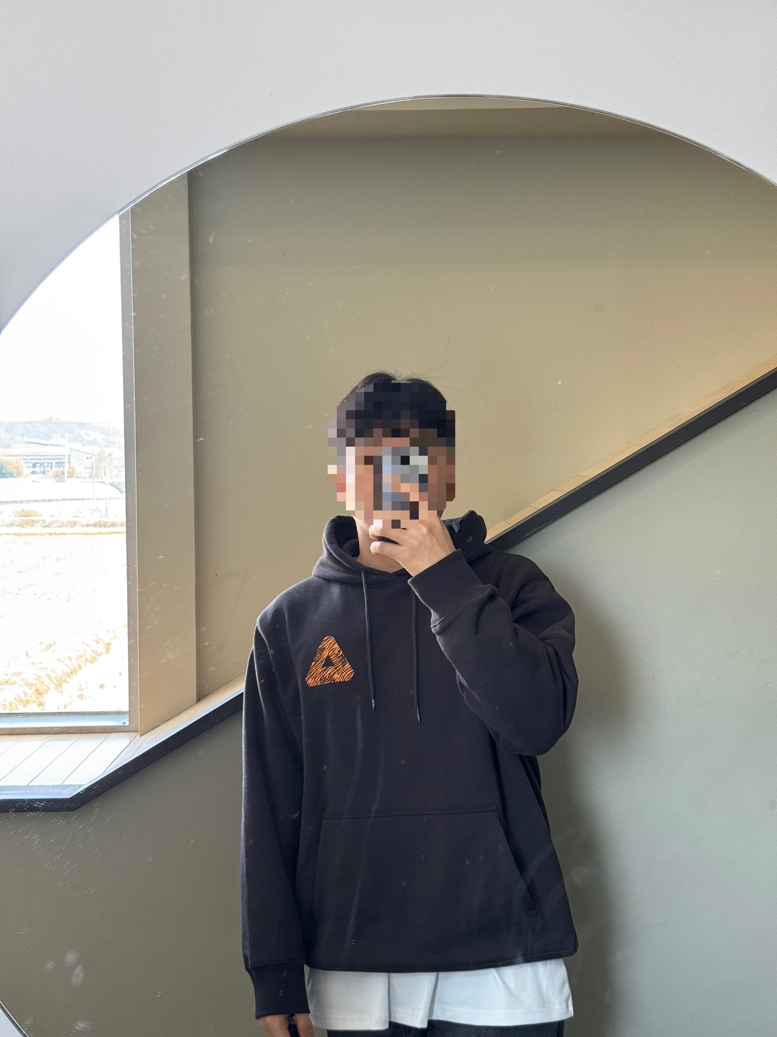 Palace Korea Hoodie Black - 24SS, Jordan 1 Low OG Starfish 착용 스타일 - 1