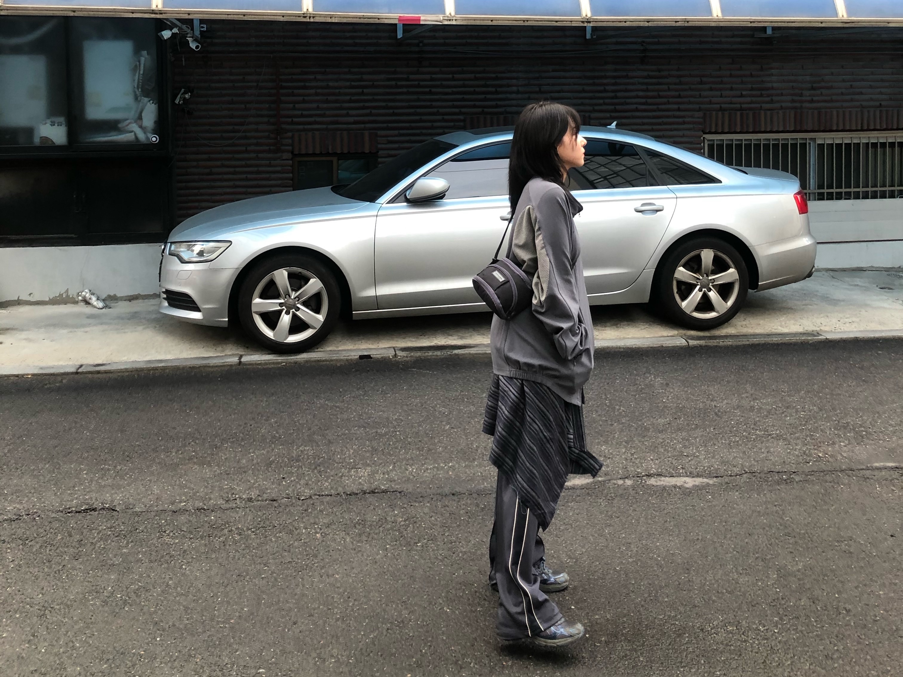 Sansan Gear Track Jacket Blue Charcoal, Asics UB4-S Gel-1130 Graphite Grey 착용 스타일 - 2