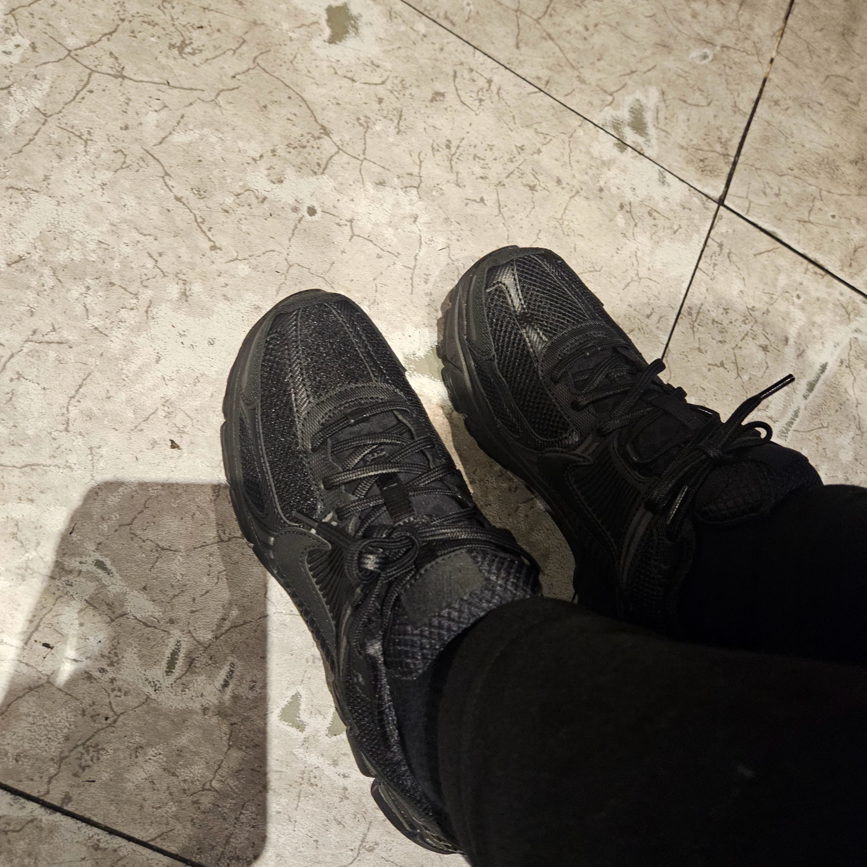 Nike Zoom Vomero 5 SP Black 착용 스타일