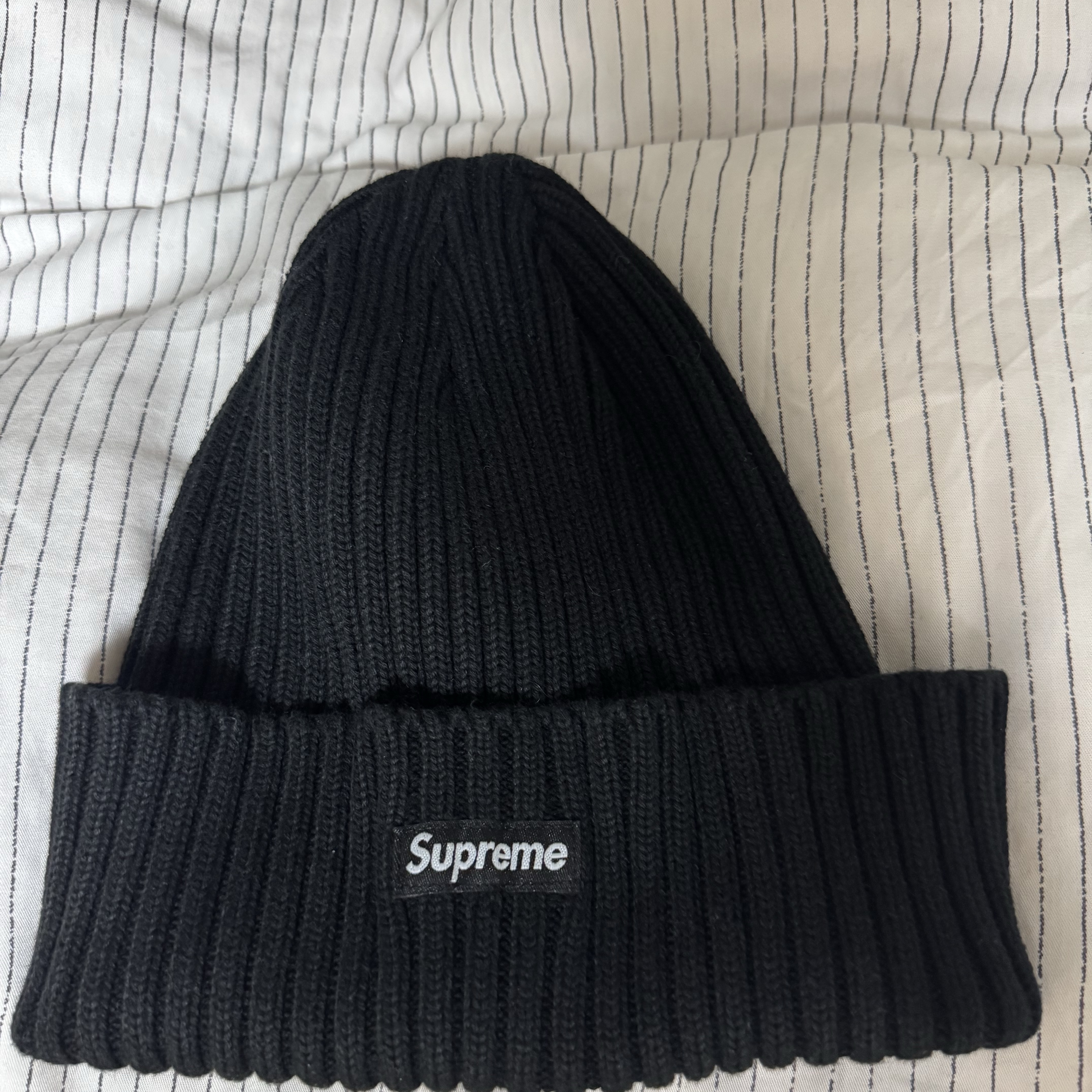 Supreme Overdyed Beanie Black 착용 스타일