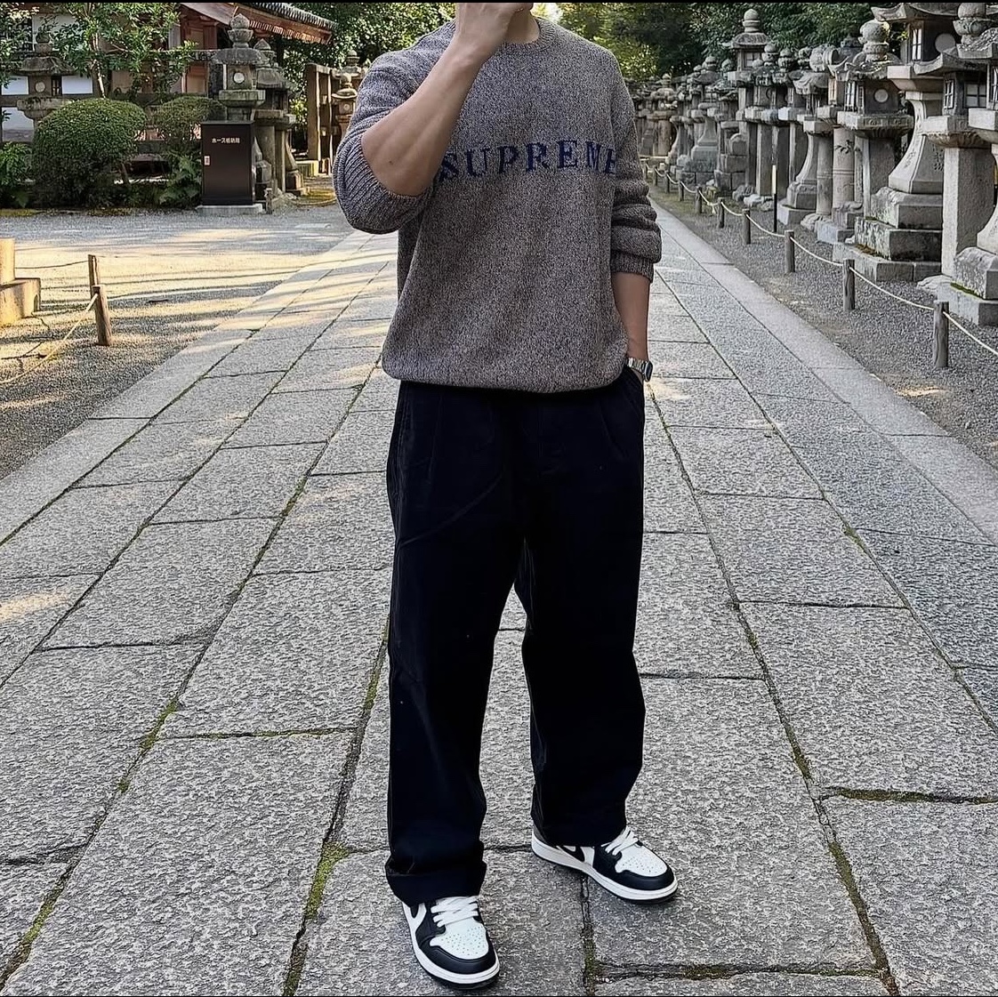 Supreme Contrast Logo Sweater Taupe Melange - 25SS 착용 스타일 - 1