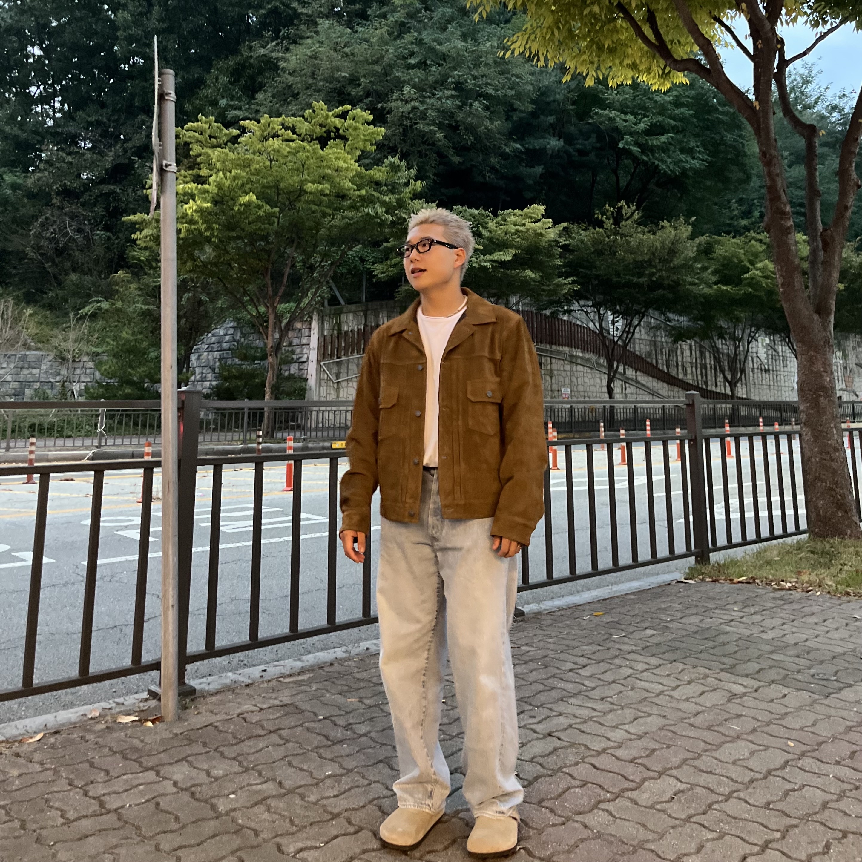 Birkenstock Boston Soft Footbed Taupe - Regular, Comoli 5P Denim Pants Bleach - 23SS 착용 스타일