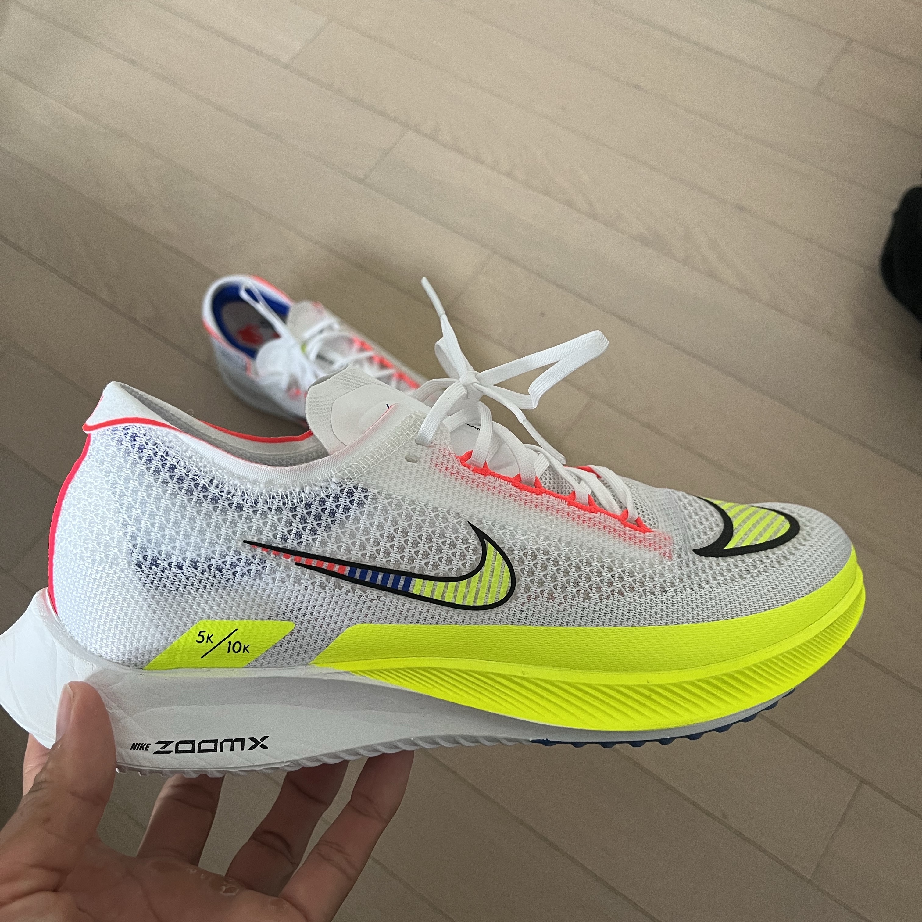 Nike ZoomX Streakfly White Volt 착용 스타일