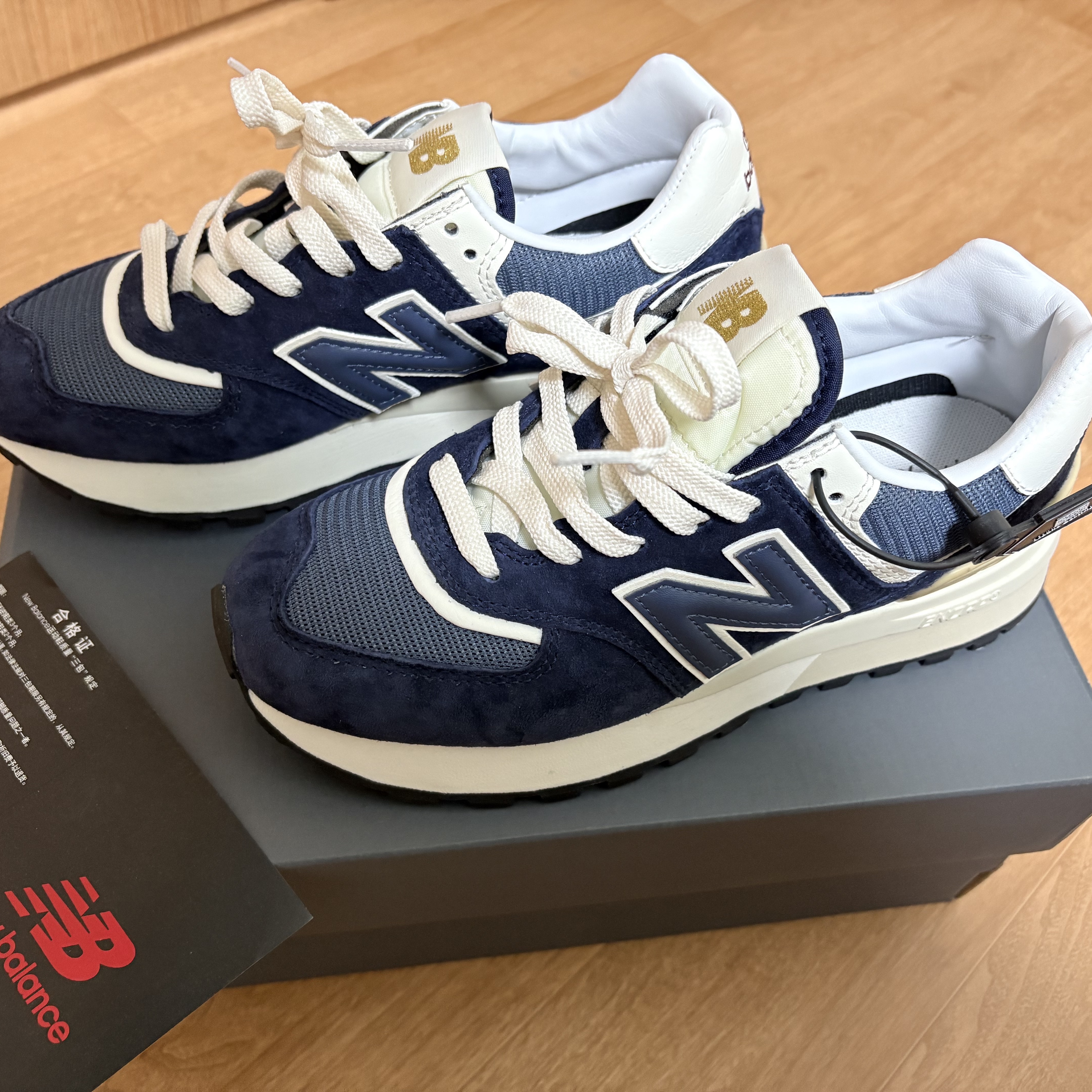 New Balance 574 Legacy Navy 착용 스타일 - 2