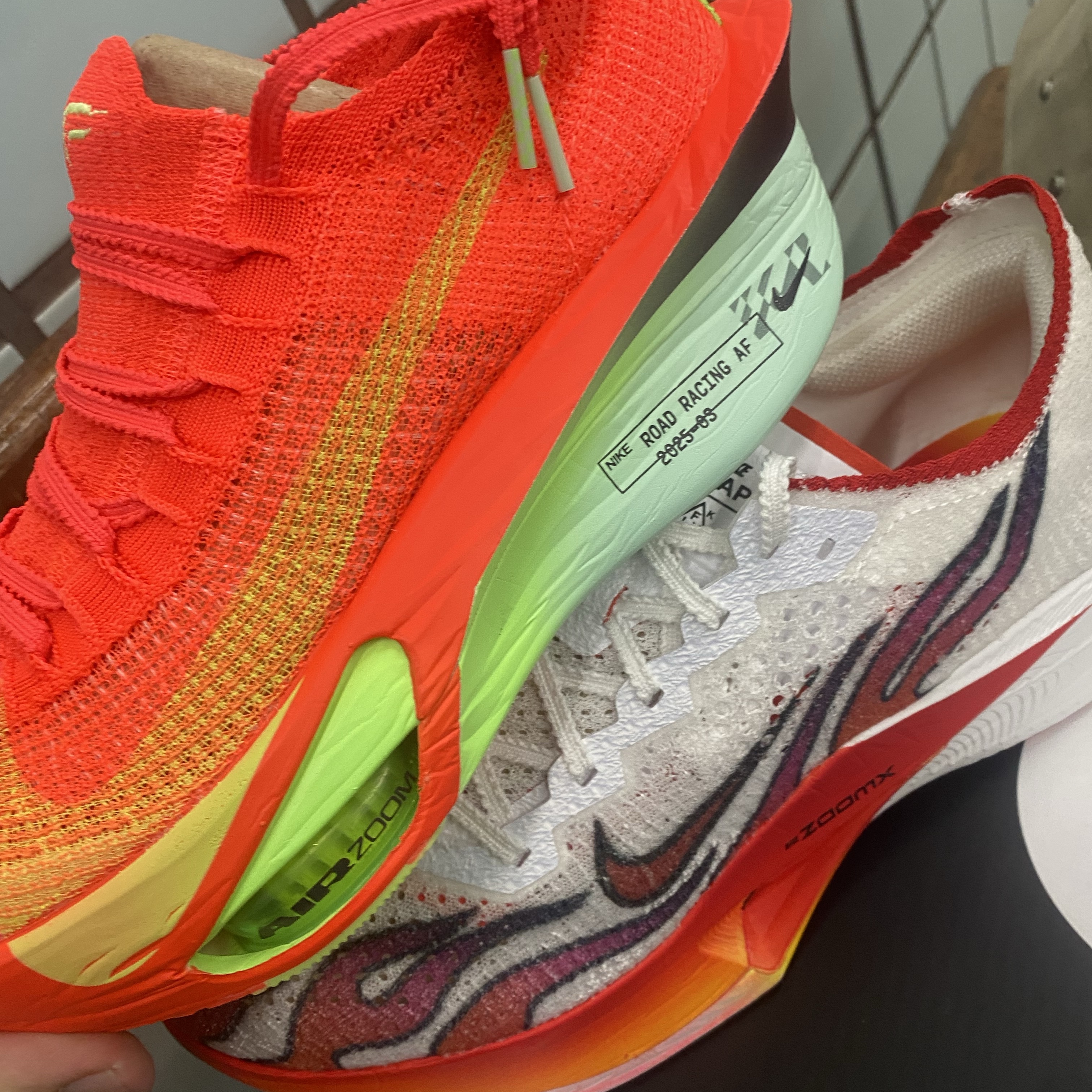 (W) Nike Air Zoom Alphafly Next% 3 Bright Crimson Lime Blast, Nike ZoomX Vaporfly Next% 3 PRM White Habanero Red 착용 스타일