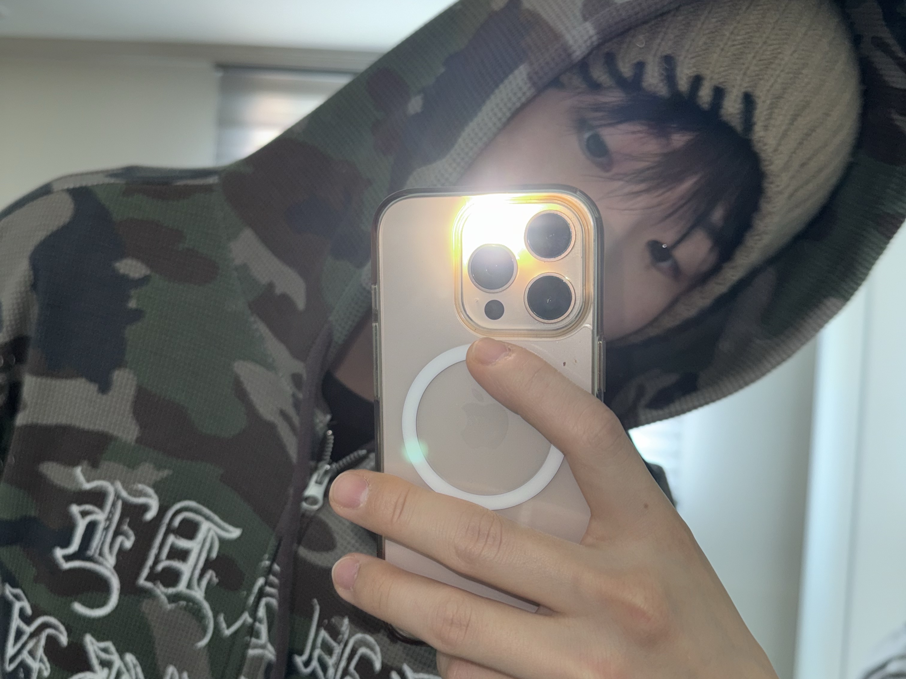 Suade Thermal Camo Hood Zip Up Camo 착용 스타일