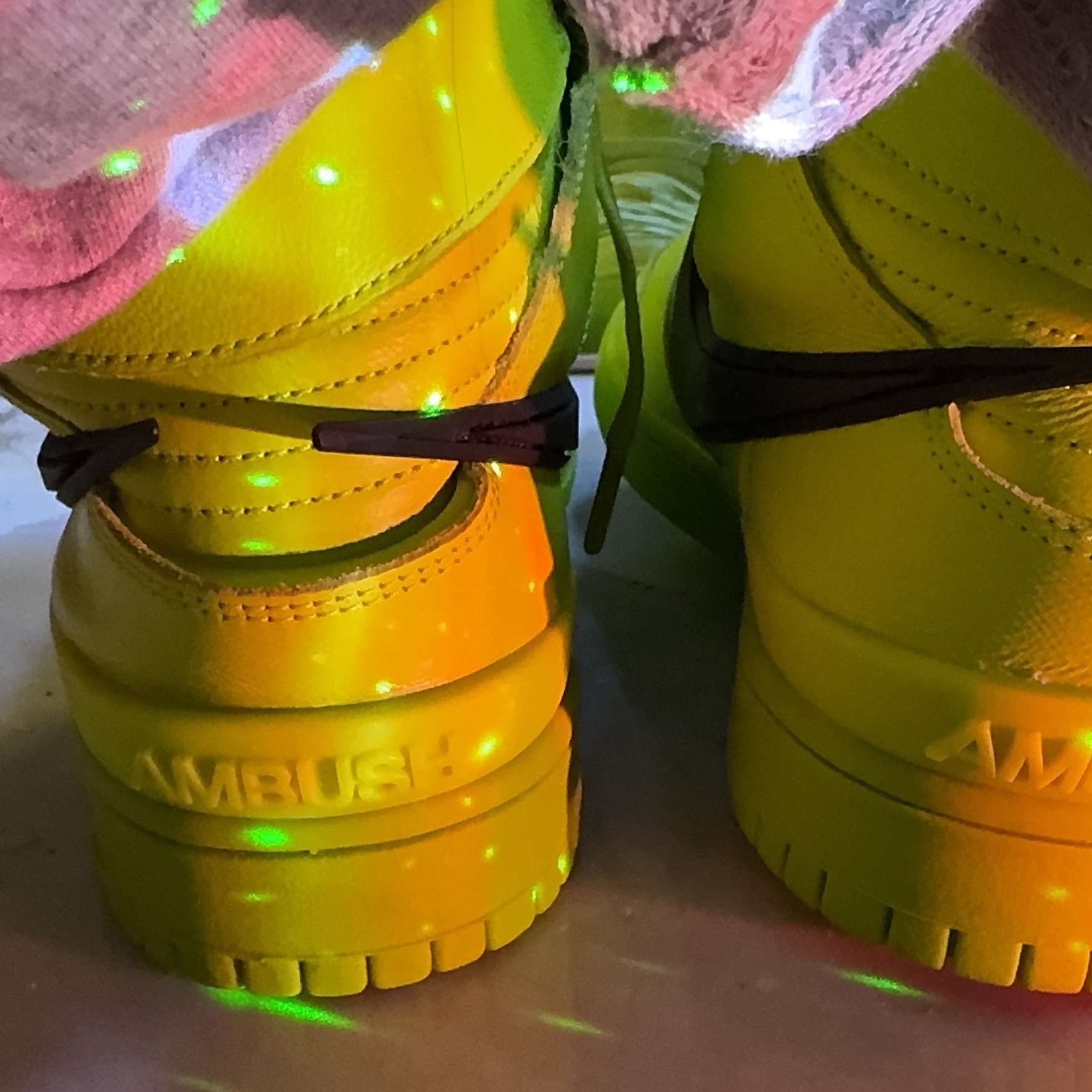 Nike x Ambush Dunk High Flash Lime 착용 스타일 - 4