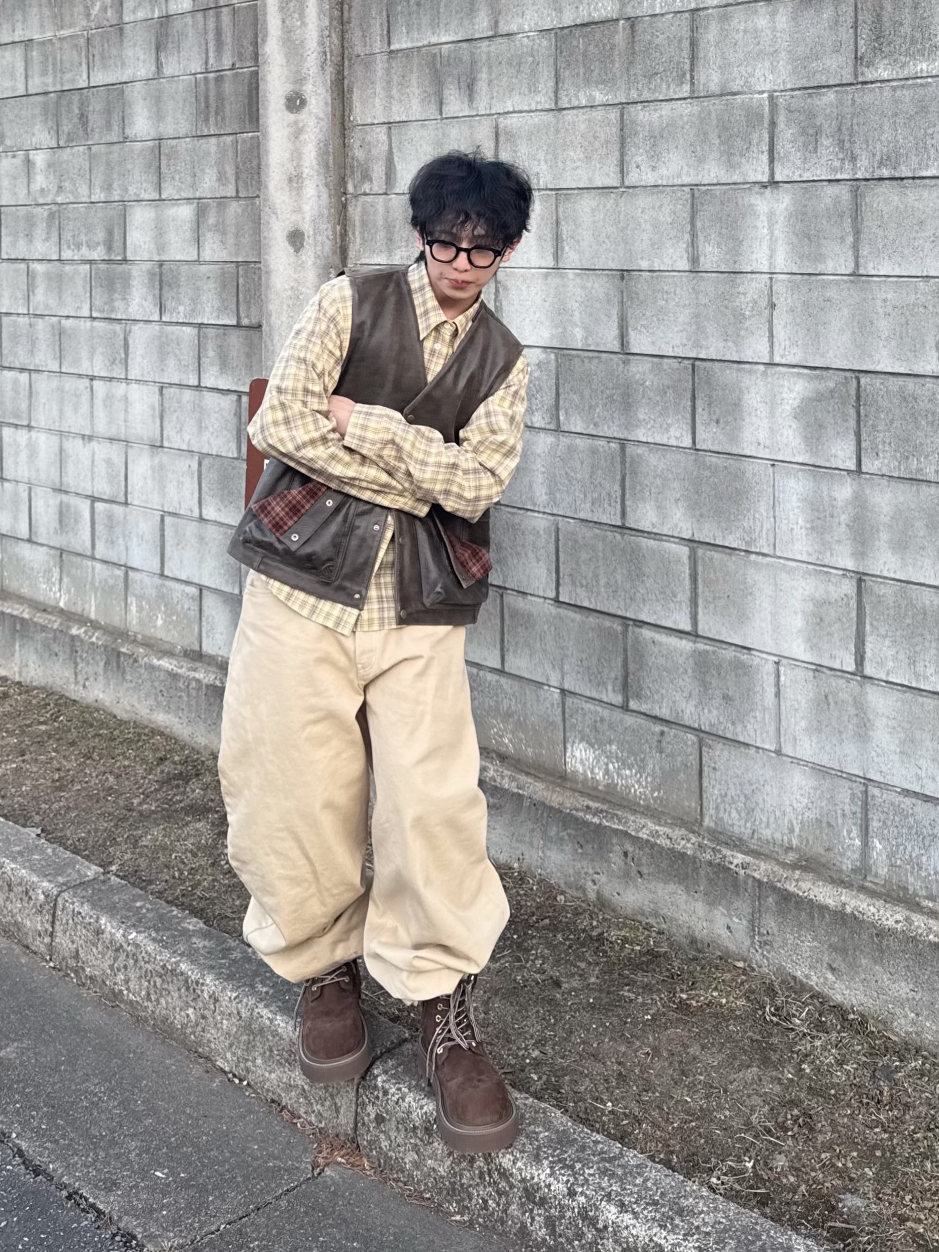 YIYAE Inside Out Leather Vest Brown, YIYAE Reversible Shirts Beige Yellow 착용 스타일 - 3