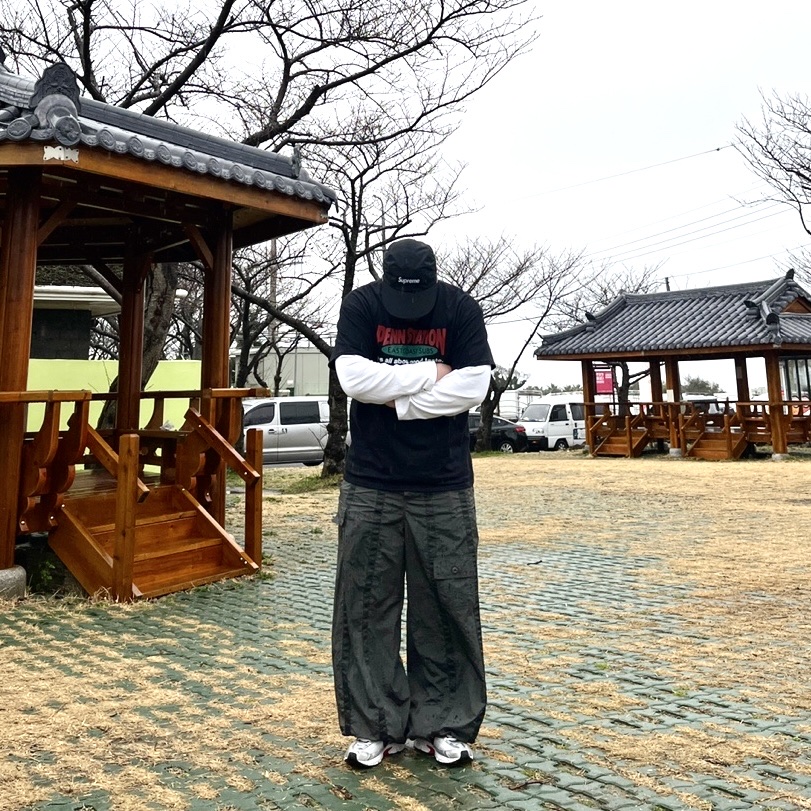 Gildan X American Collection PENN STATION T-Shirt Black, Supreme Gore-Tex Paclite Long Bill Camp Cap Black - 23SS 착용 스타일 - 4