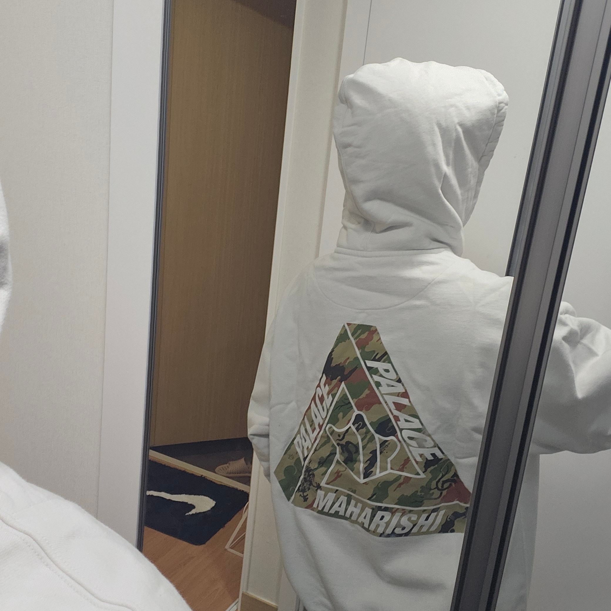 Palace x Maharishi Tri-Bonsai DPM Hood Stone - 25SS 착용 스타일 - 2