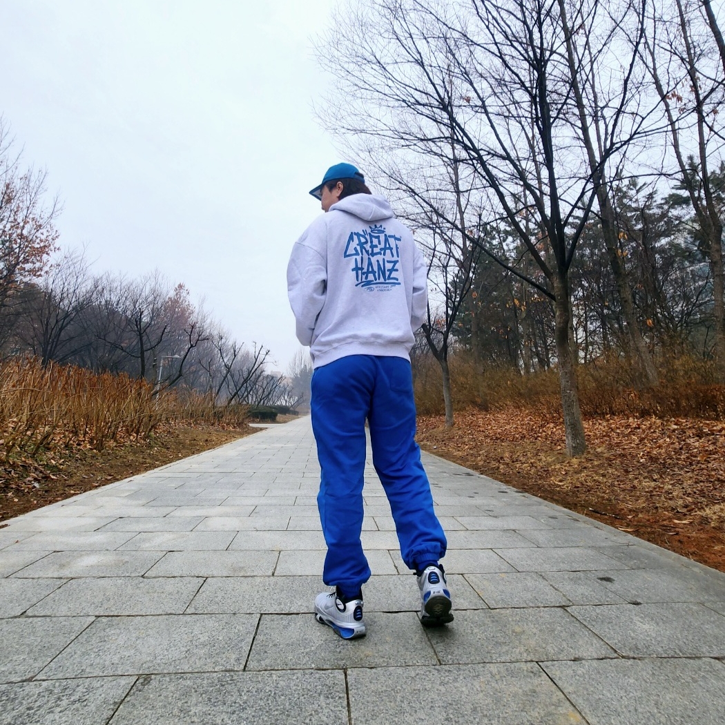 Carhartt Canvas Cap Atomic Blue, Nike Air Zoom G.T. Jump 2 ASW EP Metallic Silver Light Photo Blue 착용 스타일