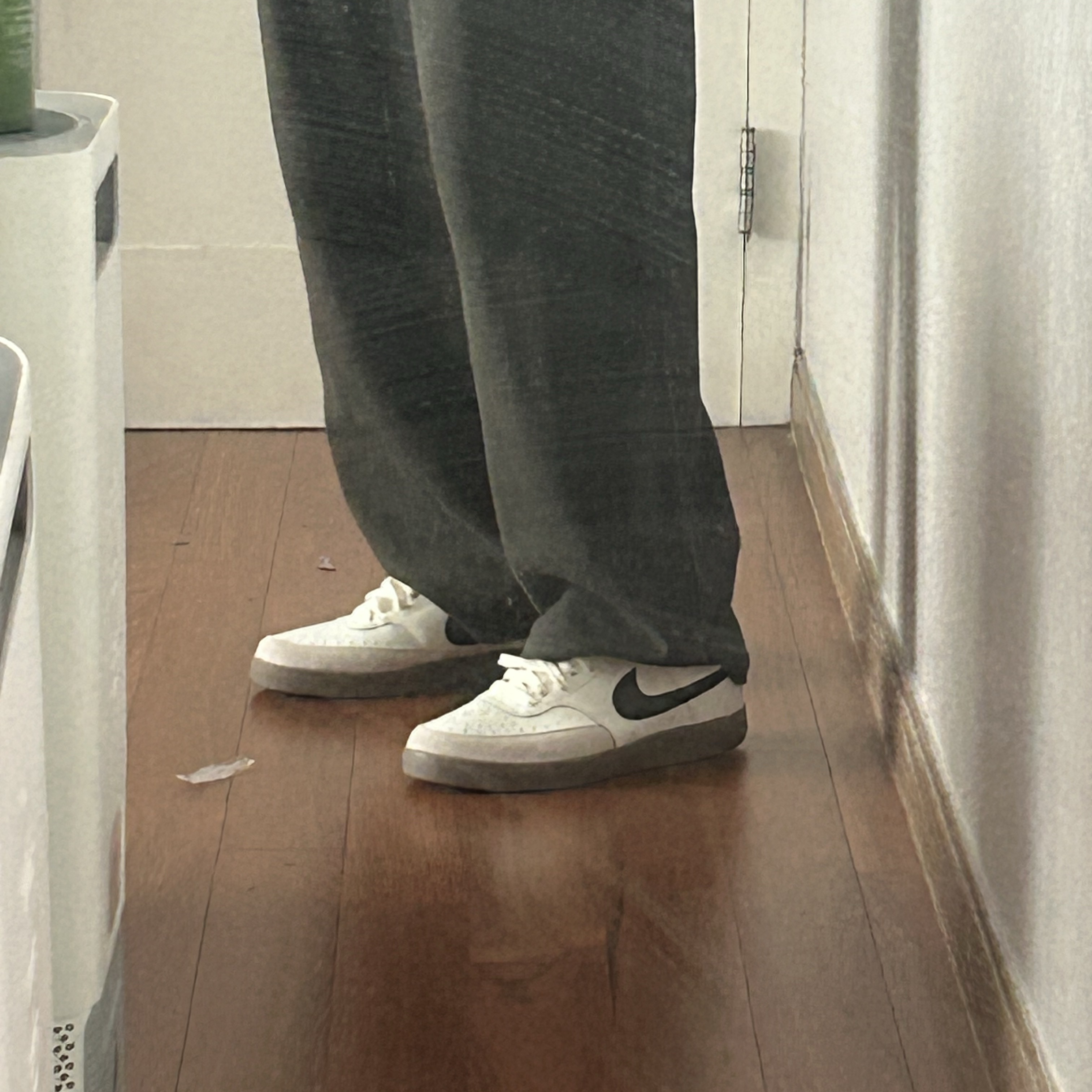 Nike Court Vision Low Sail Light Orewood Brown 착용 스타일