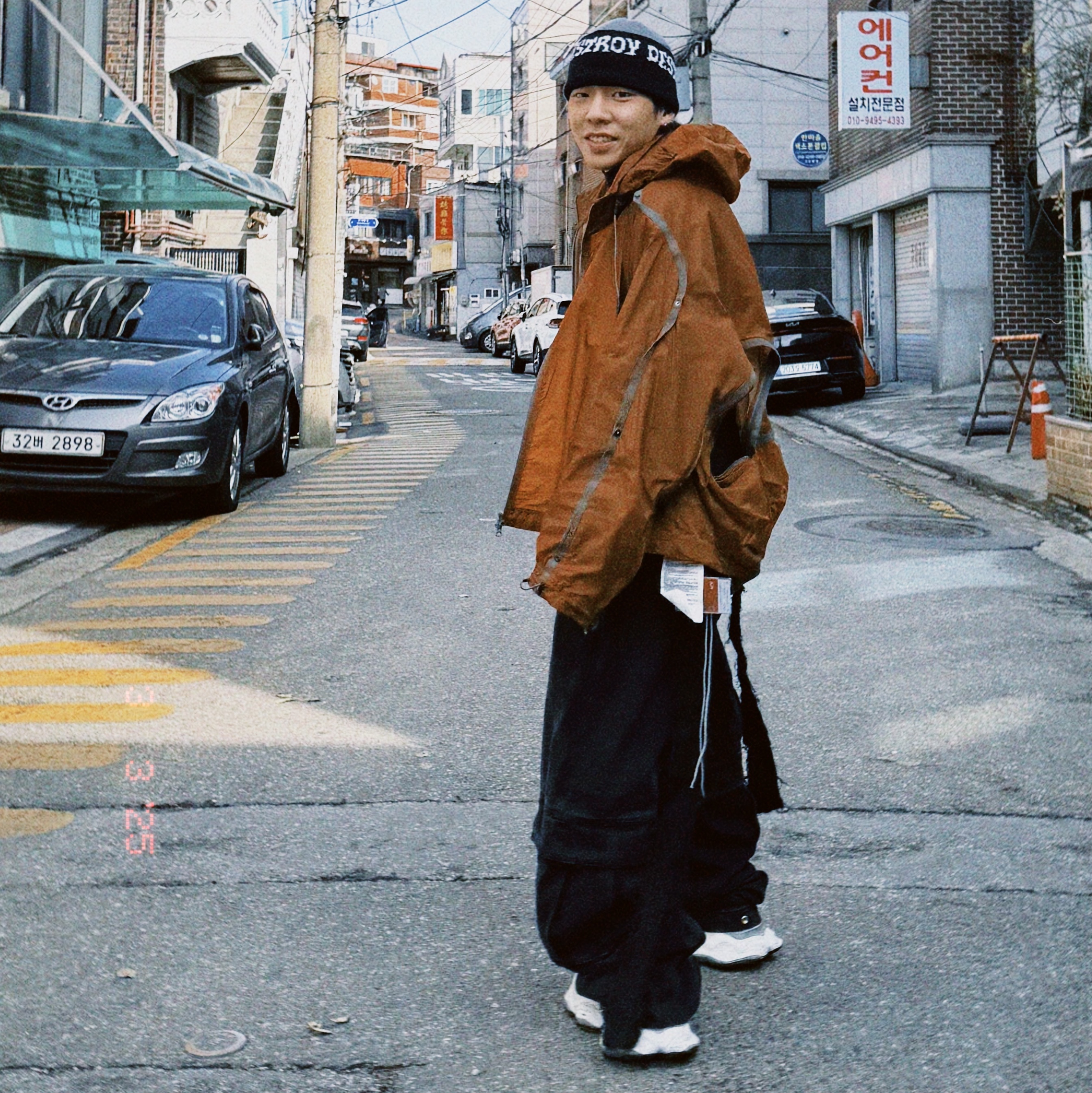Balenciaga Cargo Sneakers White Grey 착용 스타일