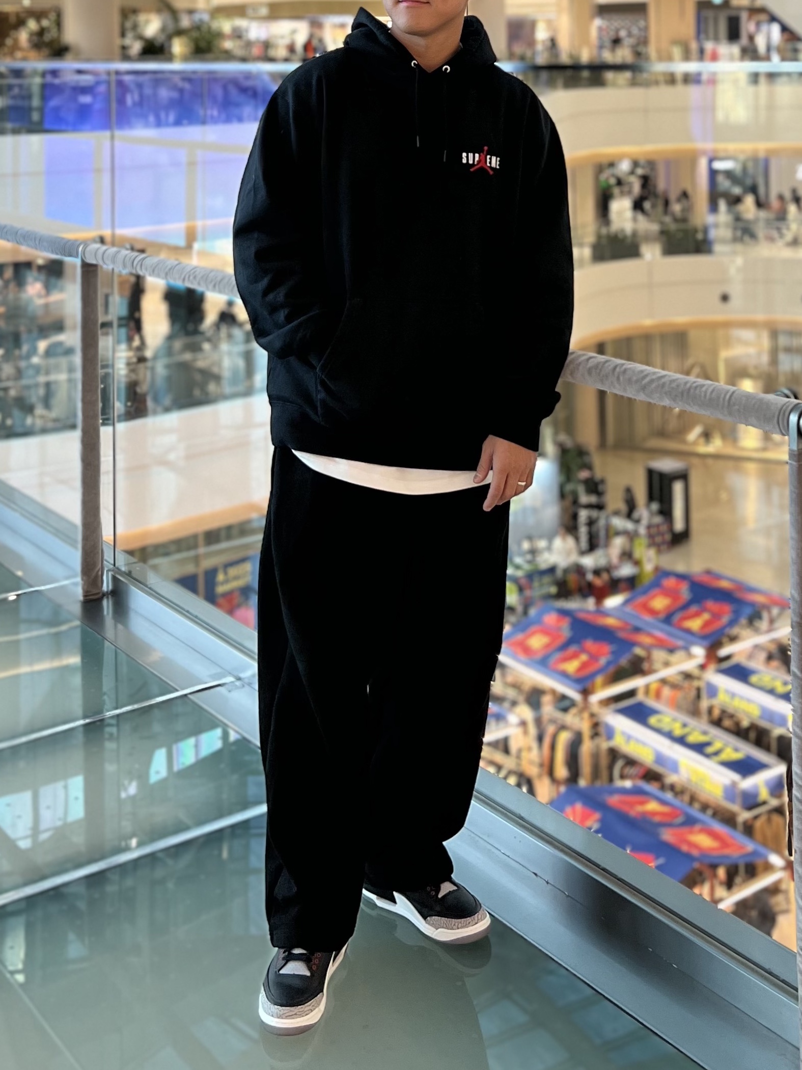 Supreme x Jordan Hooded Sweatshirt Black - 24FW, Jordan 3 Retro Black Cement 2024 착용 스타일 - 1