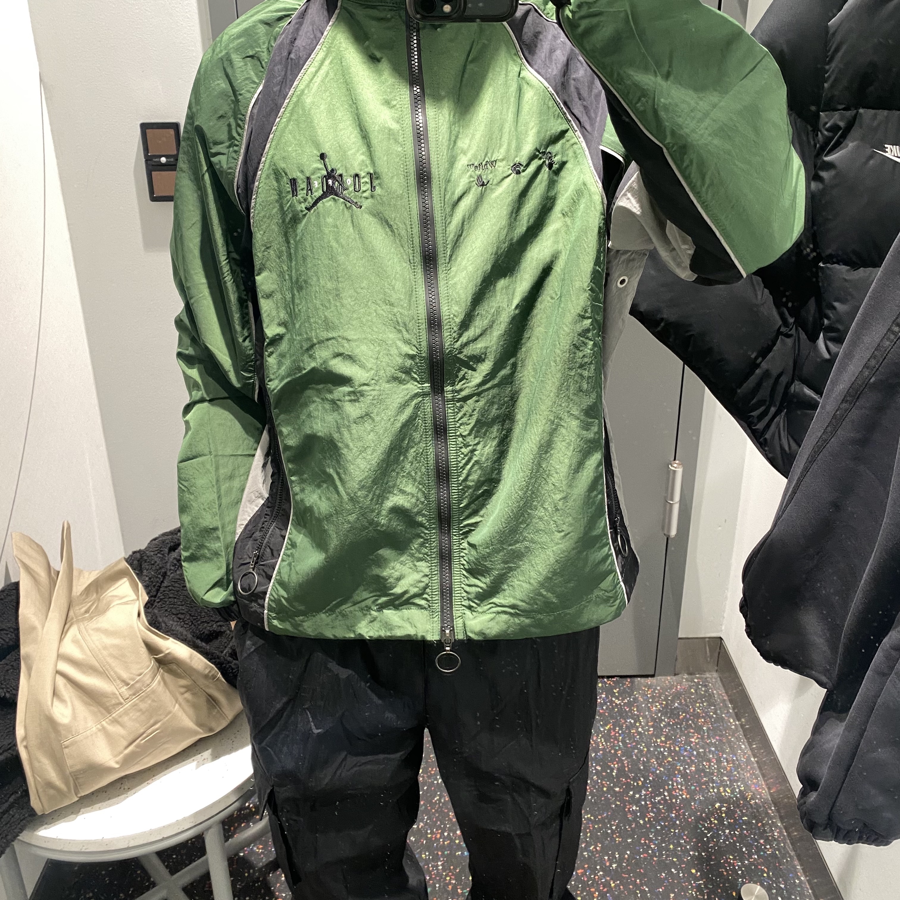 Jordan x Off-White Track Top Forest Green - Asia 착용 스타일 - 2
