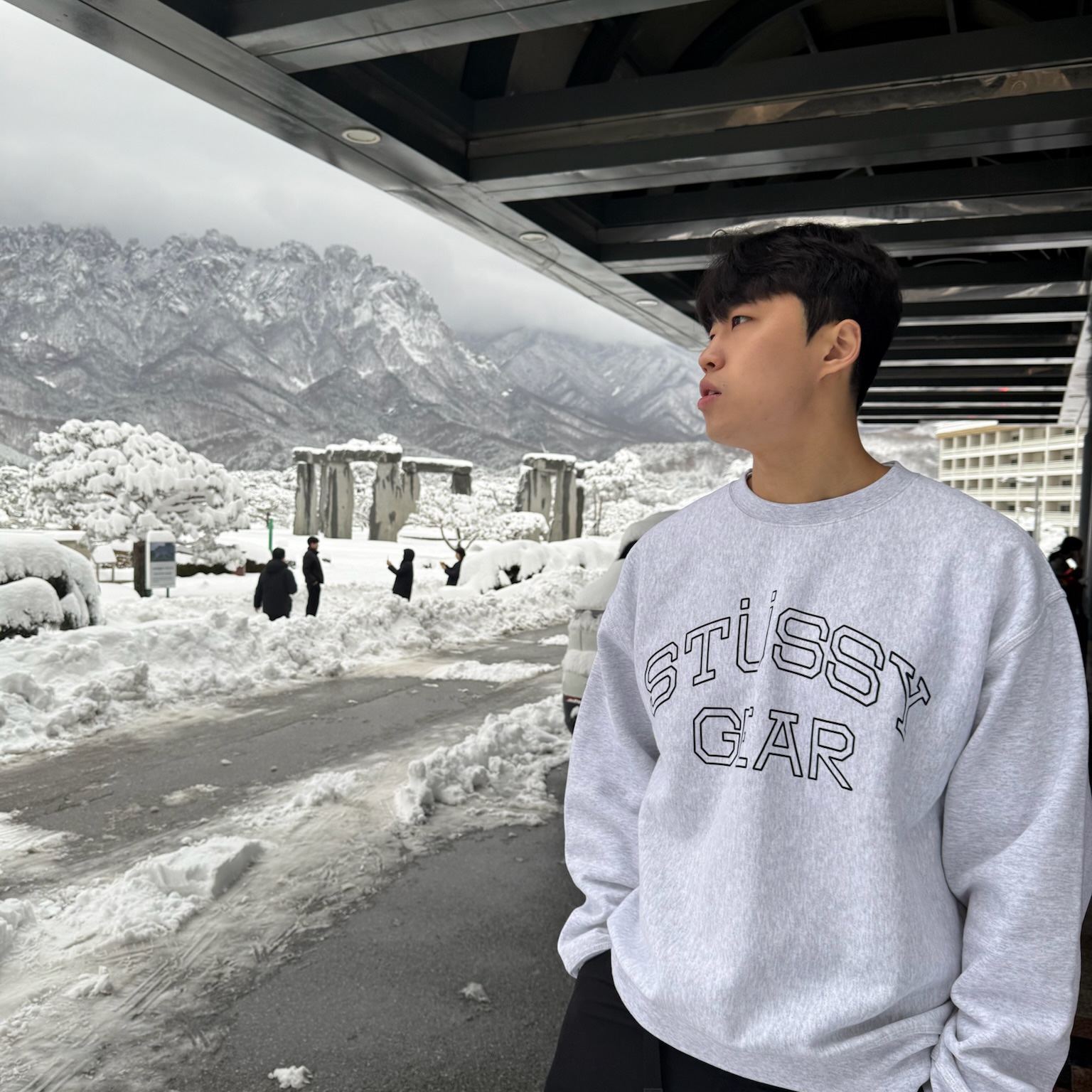 Stussy Gear Crew Ash Heather 착용 스타일 - 1