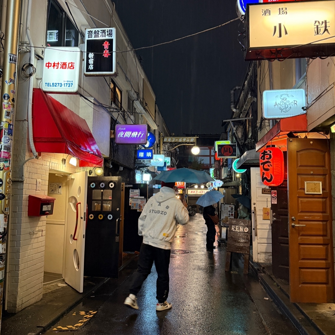 IAB Studio Hoodie Light Gray, Jordan 1 x Travis Scott Retro Low OG SP Sail and Ridgerock 착용 스타일