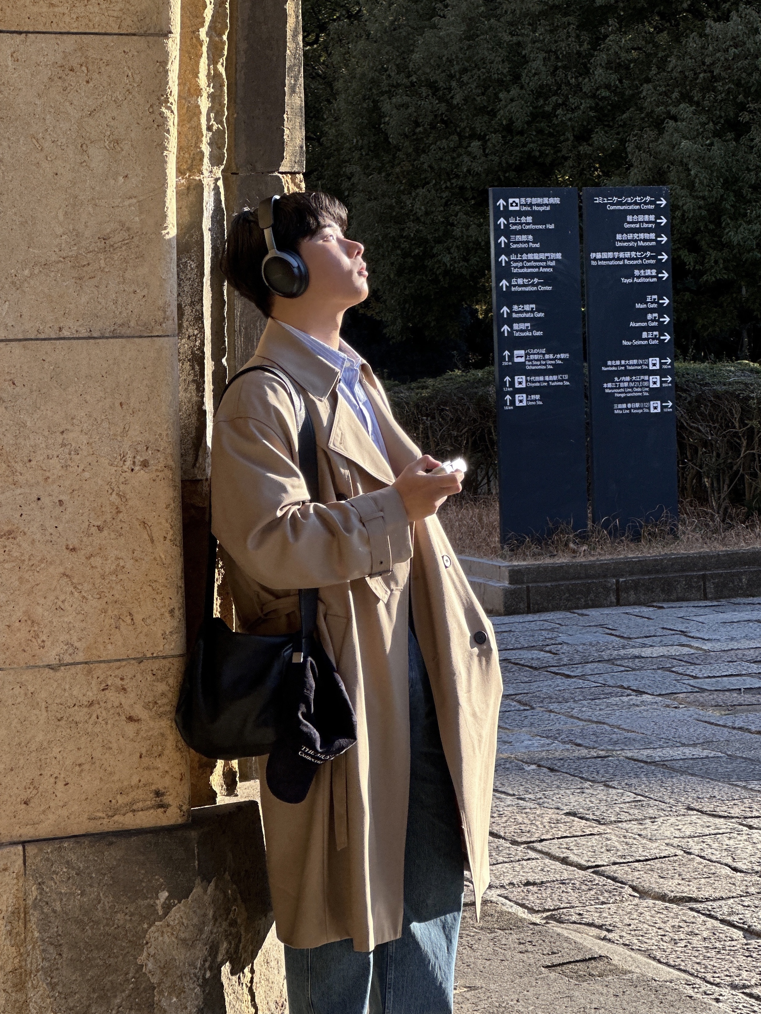 BOSE QC Ultra Black (Korean Ver.), Amomento Mens Recycle Cotton Denim Mid Blue - 24FW 착용 스타일 - 1