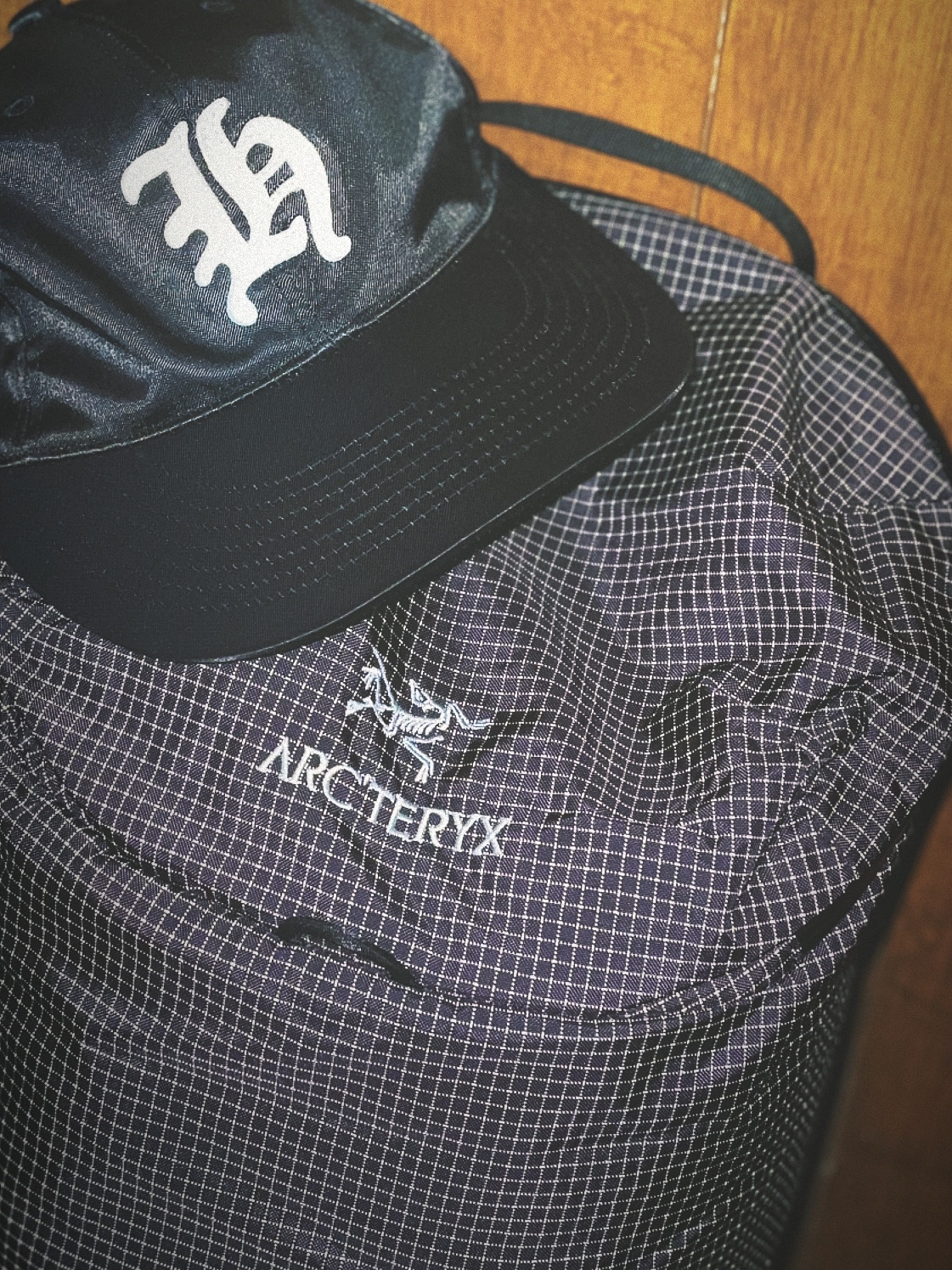 Heritage Floss Waterproof Nylon BB Cap Black, Arc'teryx Konseal 15 Backpack Black 착용 스타일