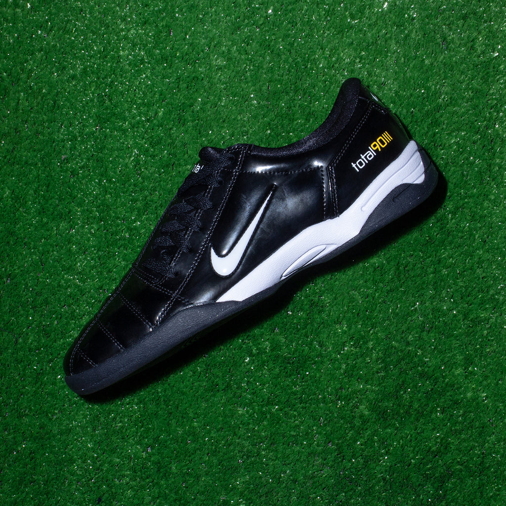 Nike Total 90 III SP Black and White, Nike Total 90 III SP Metallic Silver and Black 착용 스타일 - 1