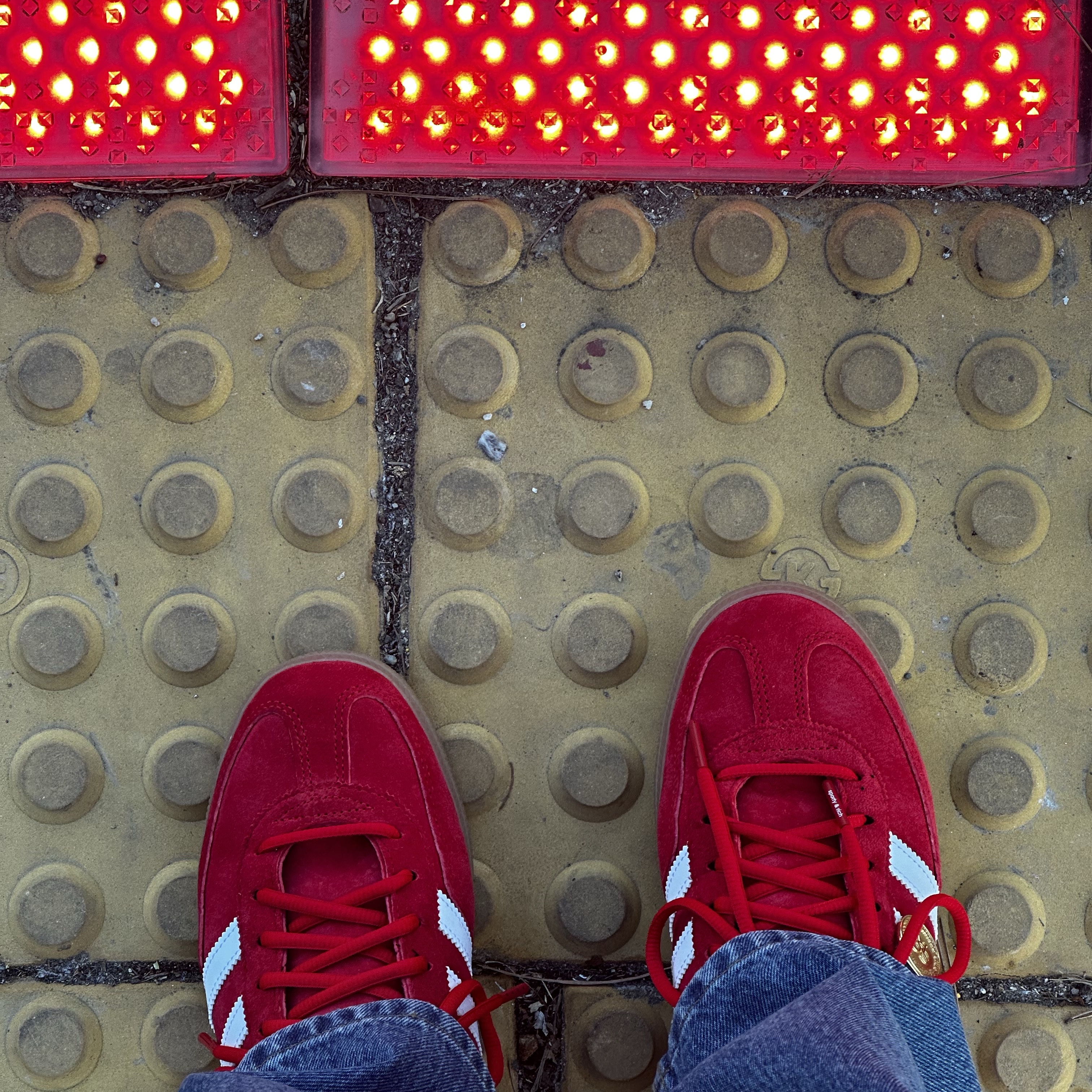 Adidas x Sporty & Rich Spezial Handball Collegiate Red Night Indigo 착용 스타일 - 2