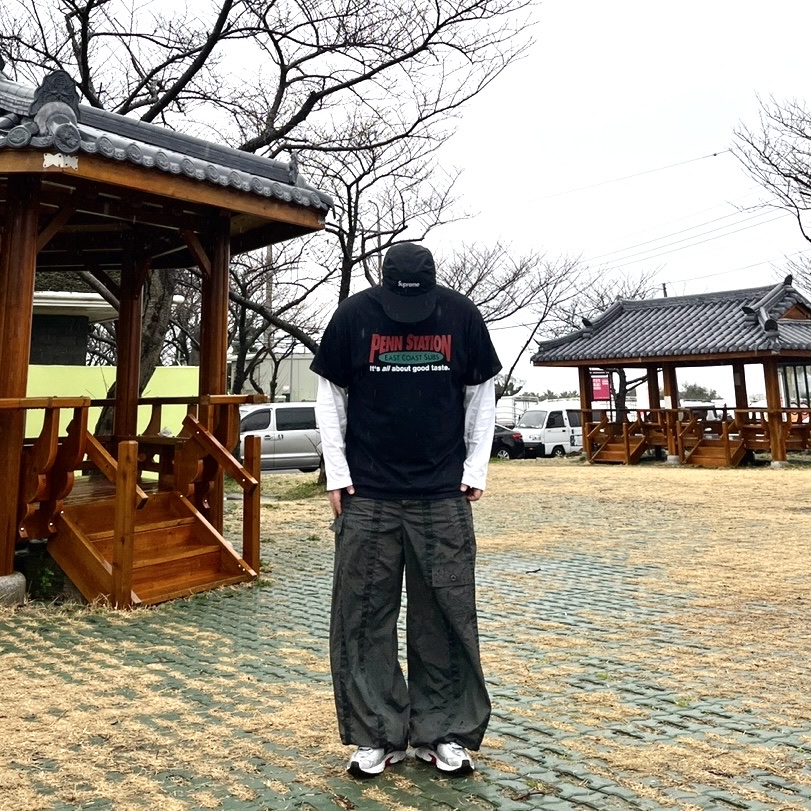 Gildan X American Collection PENN STATION T-Shirt Black, Supreme Gore-Tex Paclite Long Bill Camp Cap Black - 23SS 착용 스타일 - 3