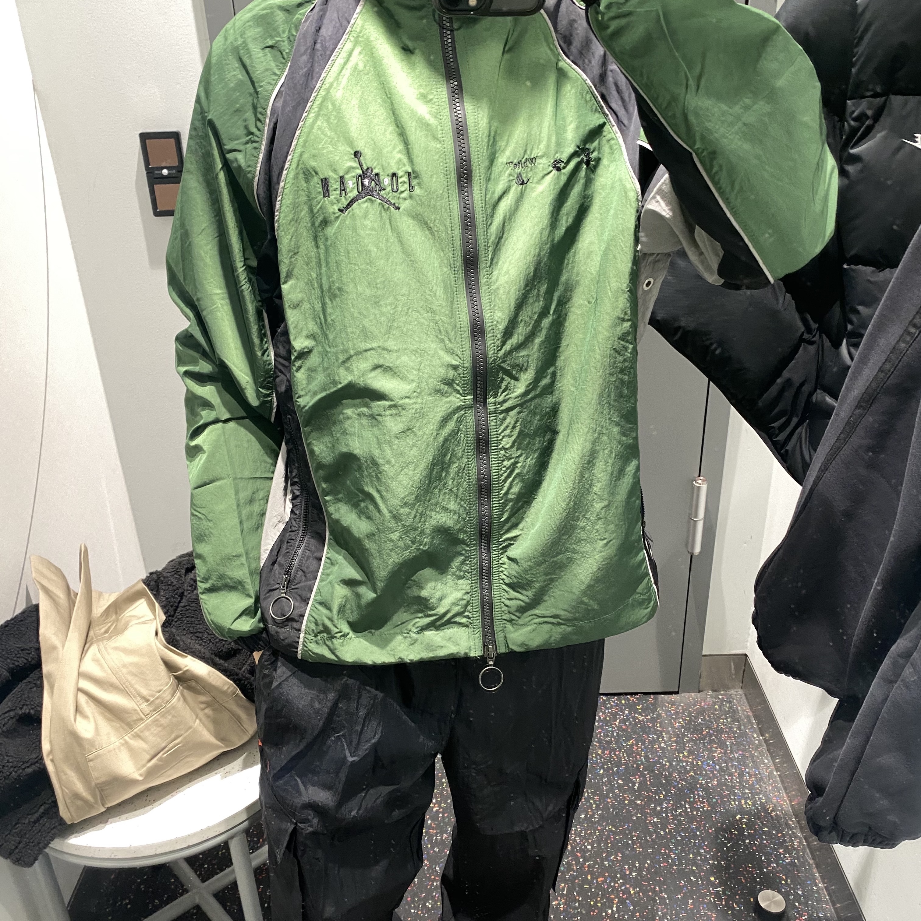 Jordan x Off-White Track Top Forest Green - Asia 착용 스타일 - 1